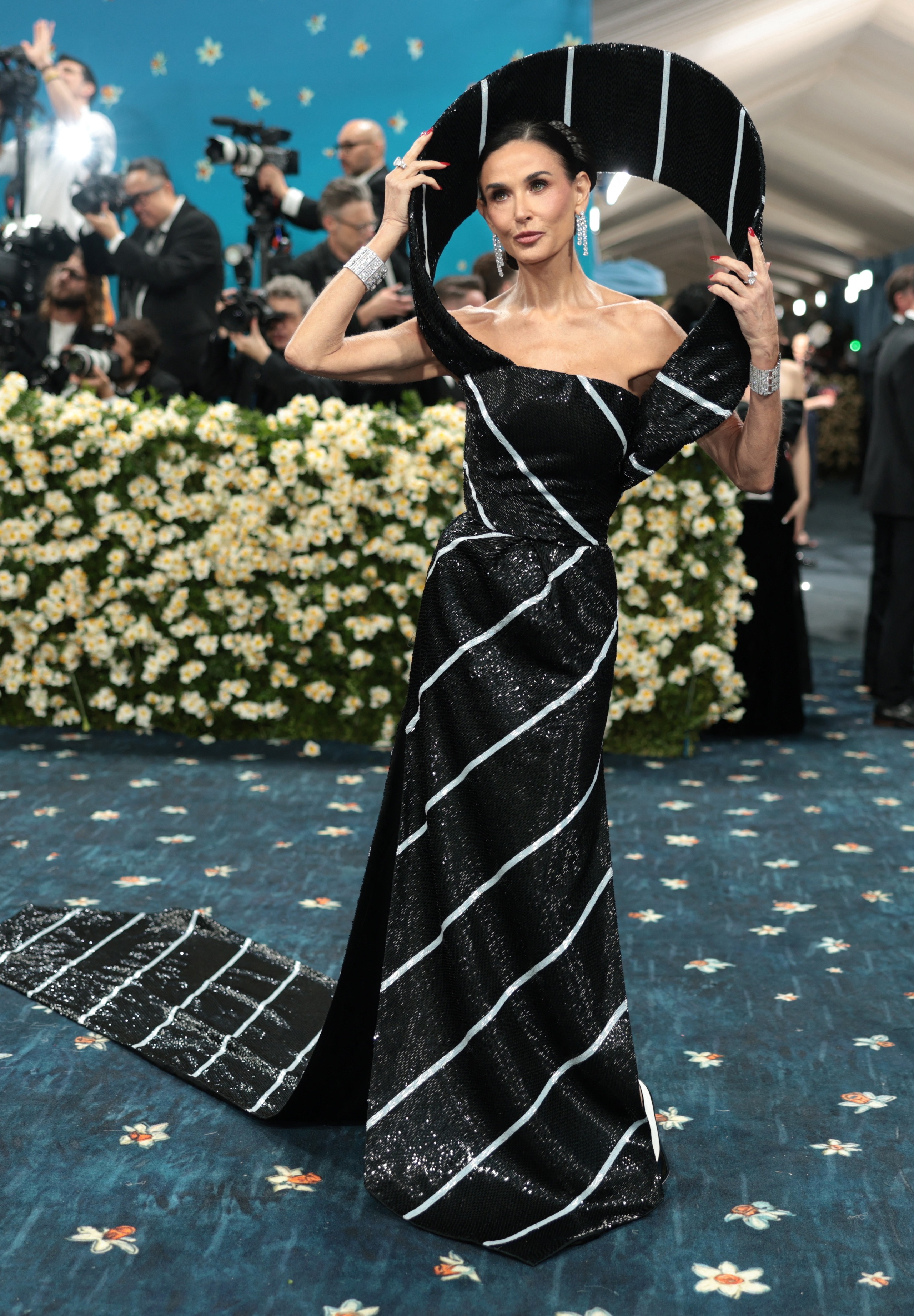 Lisa diện mốt nội y táo bạo khoe sắc cùng dàn sao ‘khủng’ ở Met Gala - Ảnh 12.