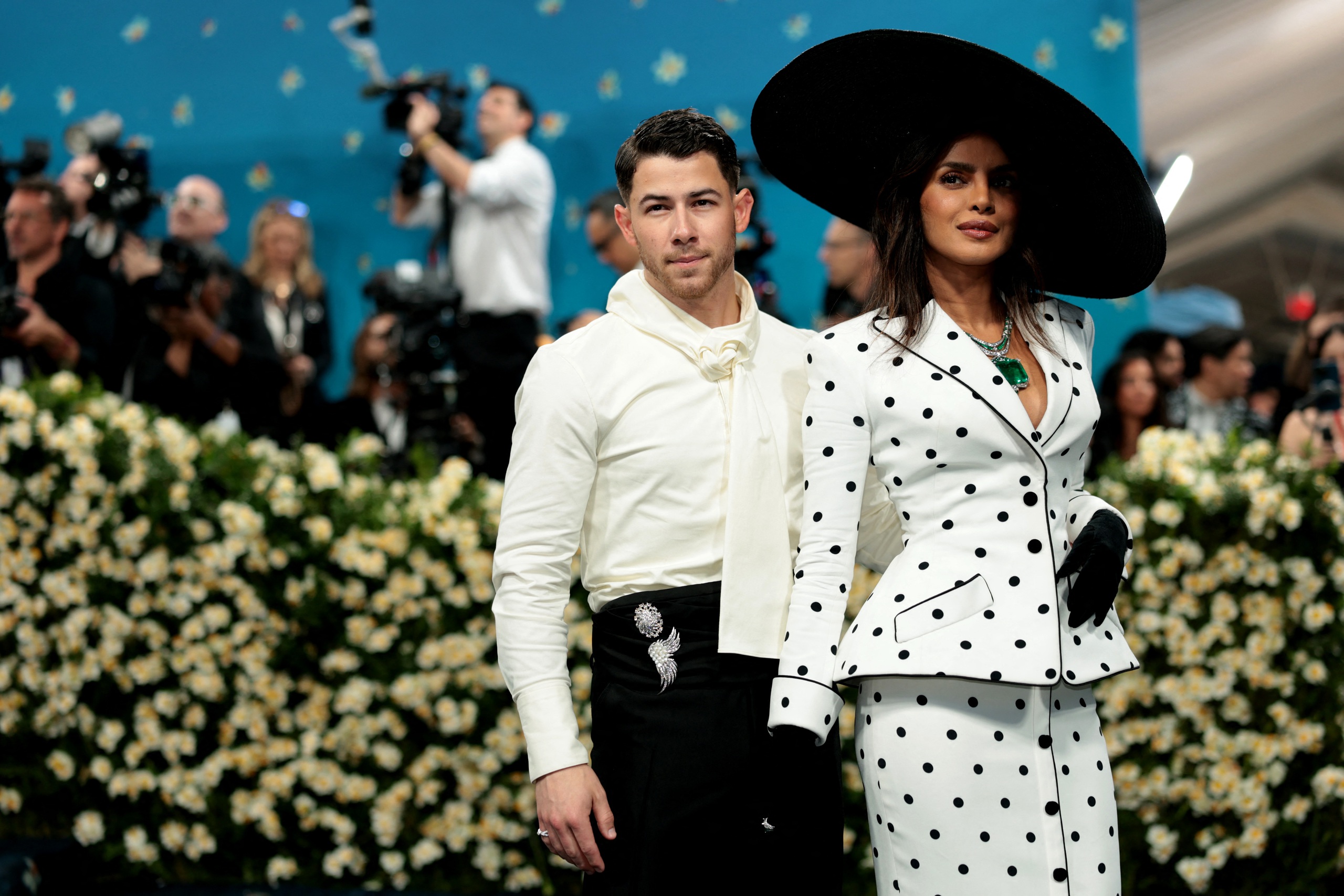 Lisa diện mốt nội y táo bạo khoe sắc cùng dàn sao ‘khủng’ ở Met Gala - Ảnh 15.