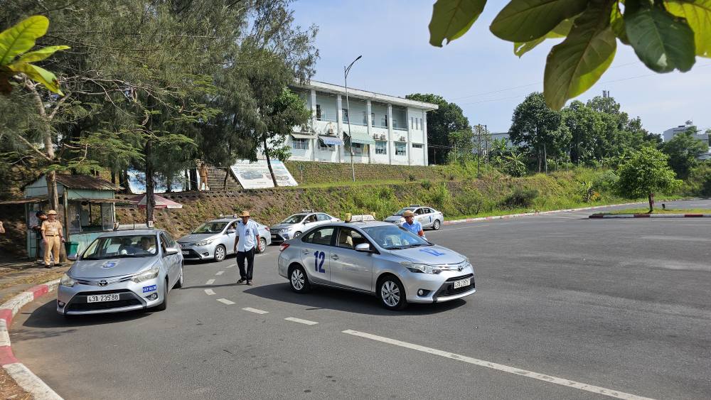 CSGT Đà Nẵng tổ chức sát hạch lái xe, đẩy nhanh giải quyết hồ sơ tồn đọng- Ảnh 2.