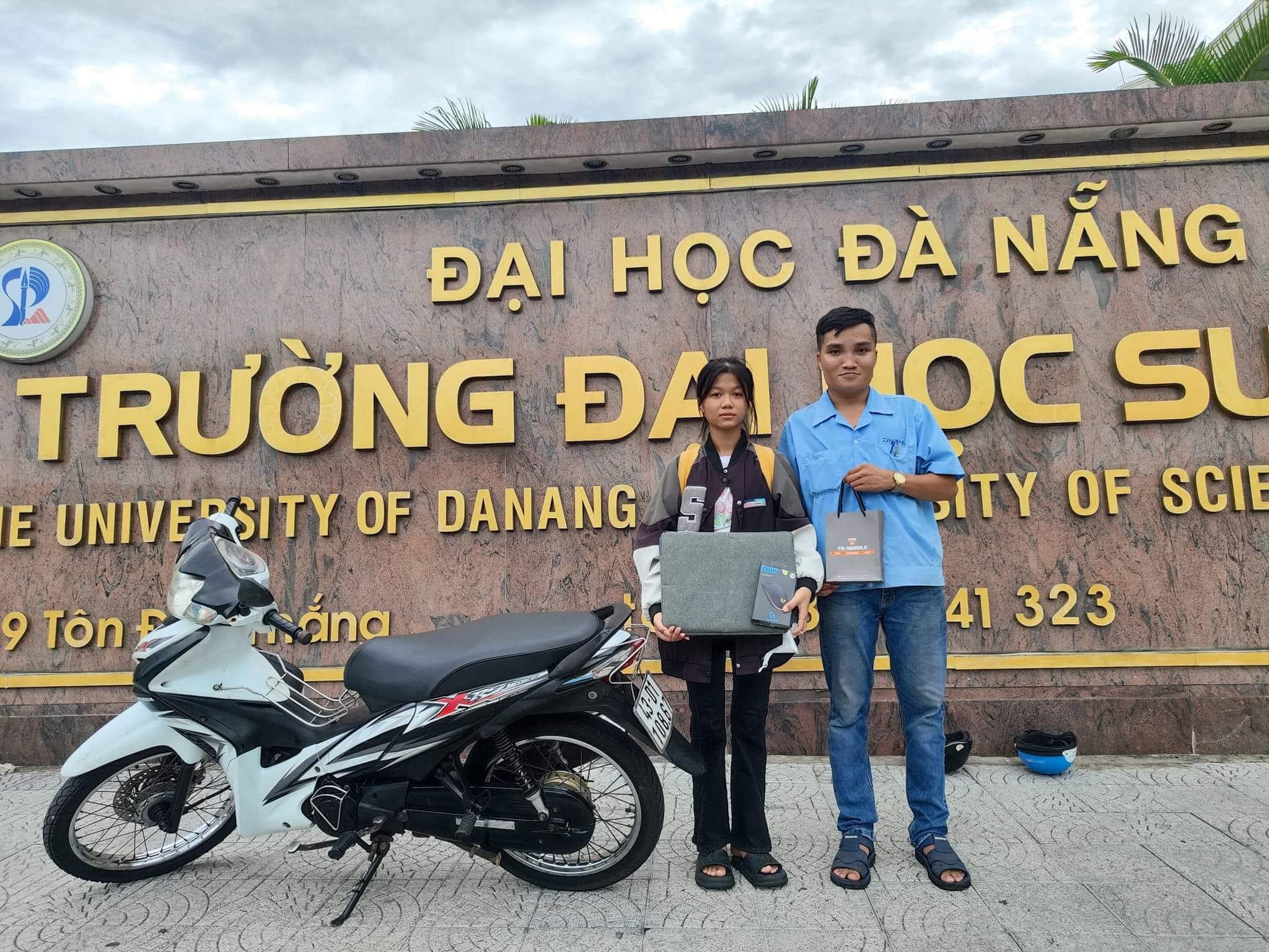 ‘Hiệp sĩ máu’ bên sông Hàn- Ảnh 3. ‘Hiệp sĩ máu’ bên sông Hàn- Ảnh 3.