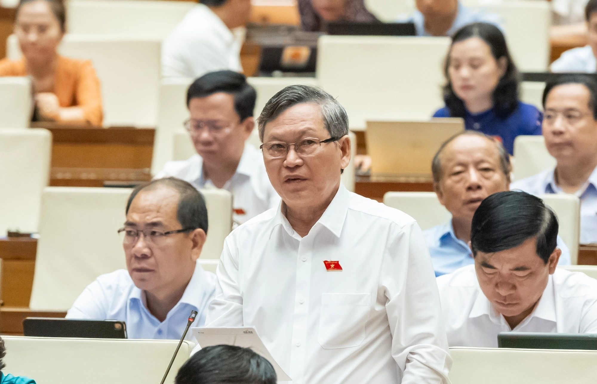 'Giáo viên dạy thêm tăng thu nhập không sai trái, quan trọng là chống tiêu cực' - Ảnh 1.