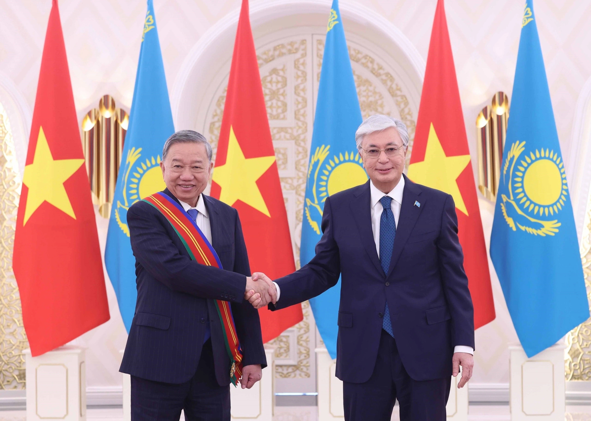 Tổng Bí thư Tô Lâm nhận Huân chương Hữu nghị Dostyk hạng nhất Tổng Bí thư Tô Lâm nhận Huân chương Hữu nghị Dostyk hạng nhất