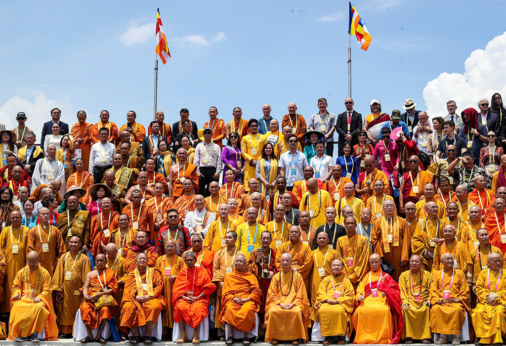 Vesak 2025 tại tp . Hcm: Hòa bình , đoàn kết và phát triển bền vững - Ảnh 2. Vesak 2025 tại tp . Hcm: Hòa bình , đoàn kết và phát triển bền vững - Ảnh 2.