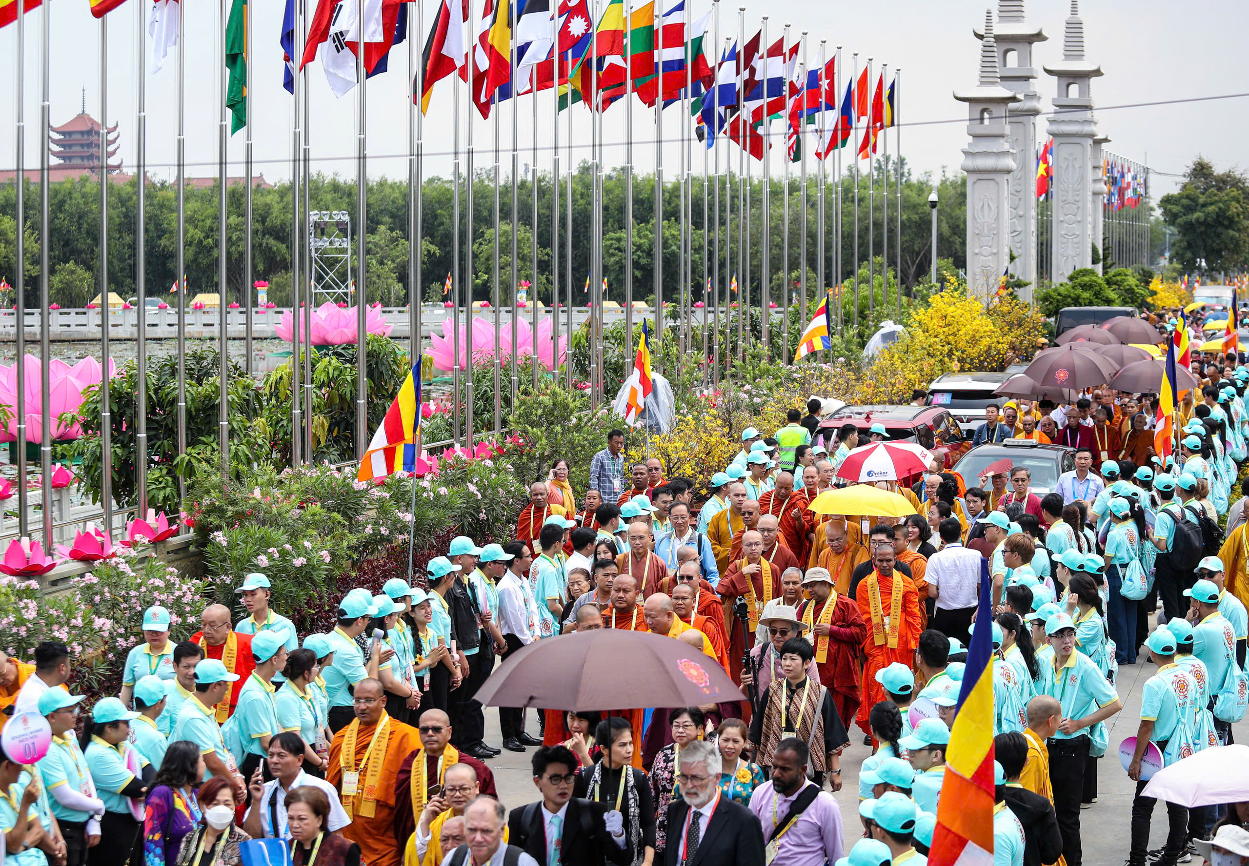 Công an TP.HCM ghi dấu ấn trong đại lễ Vesak 2025 - Ảnh 1.