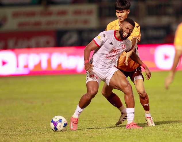 HAGL nắm vận mệnh… ngôi vô địch V-League, sẽ an phận trụ hạng hay quyết chơi đến cùng?
- Ảnh 2. HAGL nắm vận mệnh… ngôi vô địch V-League, sẽ an phận trụ hạng hay quyết chơi đến cùng?
- Ảnh 2.