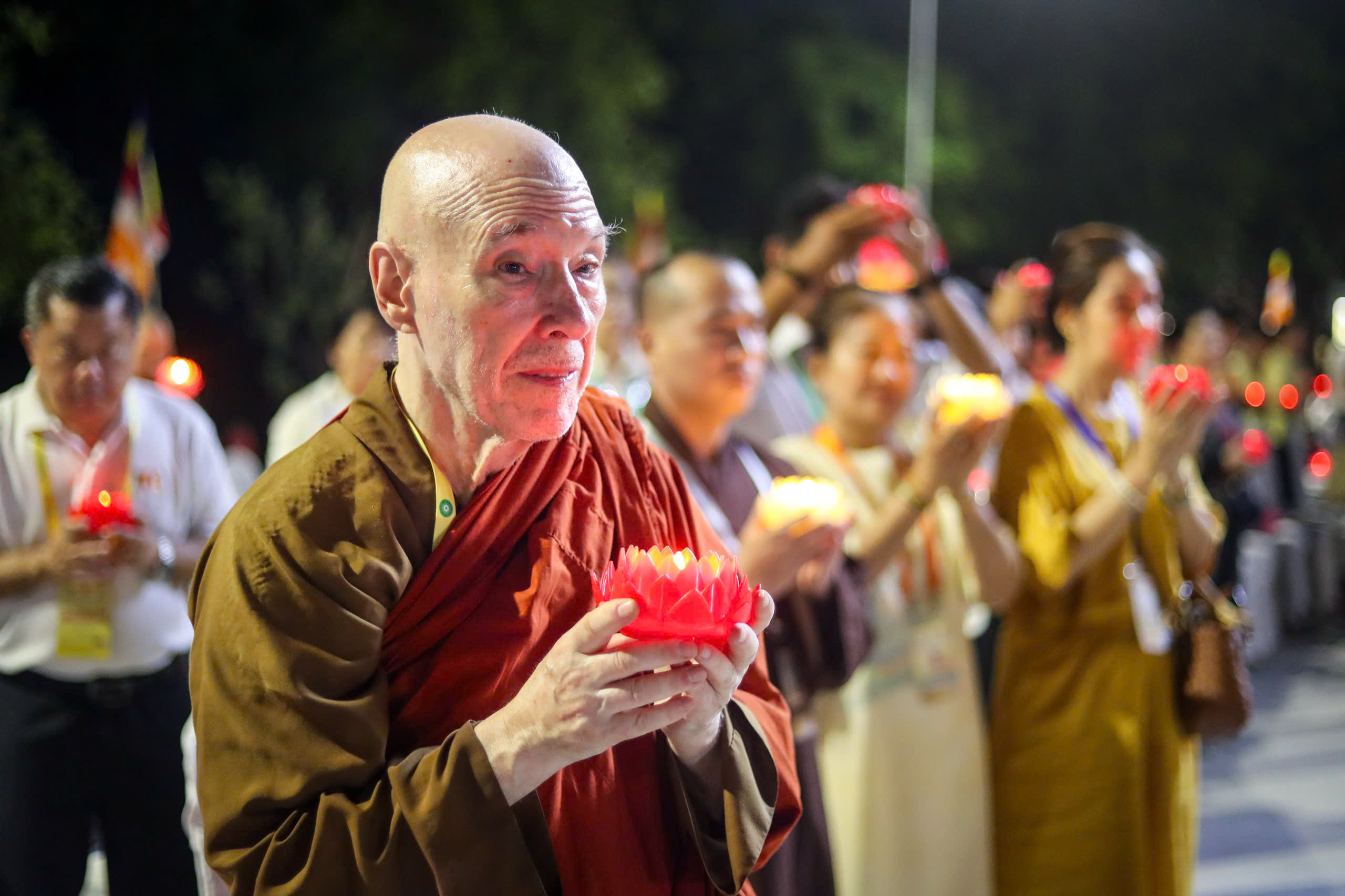 35.000 hoa đăng cầu nguyện hòa bình thế giới tại Vesak 2025: 'Tâm an, thế giới an' - Ảnh 3.
