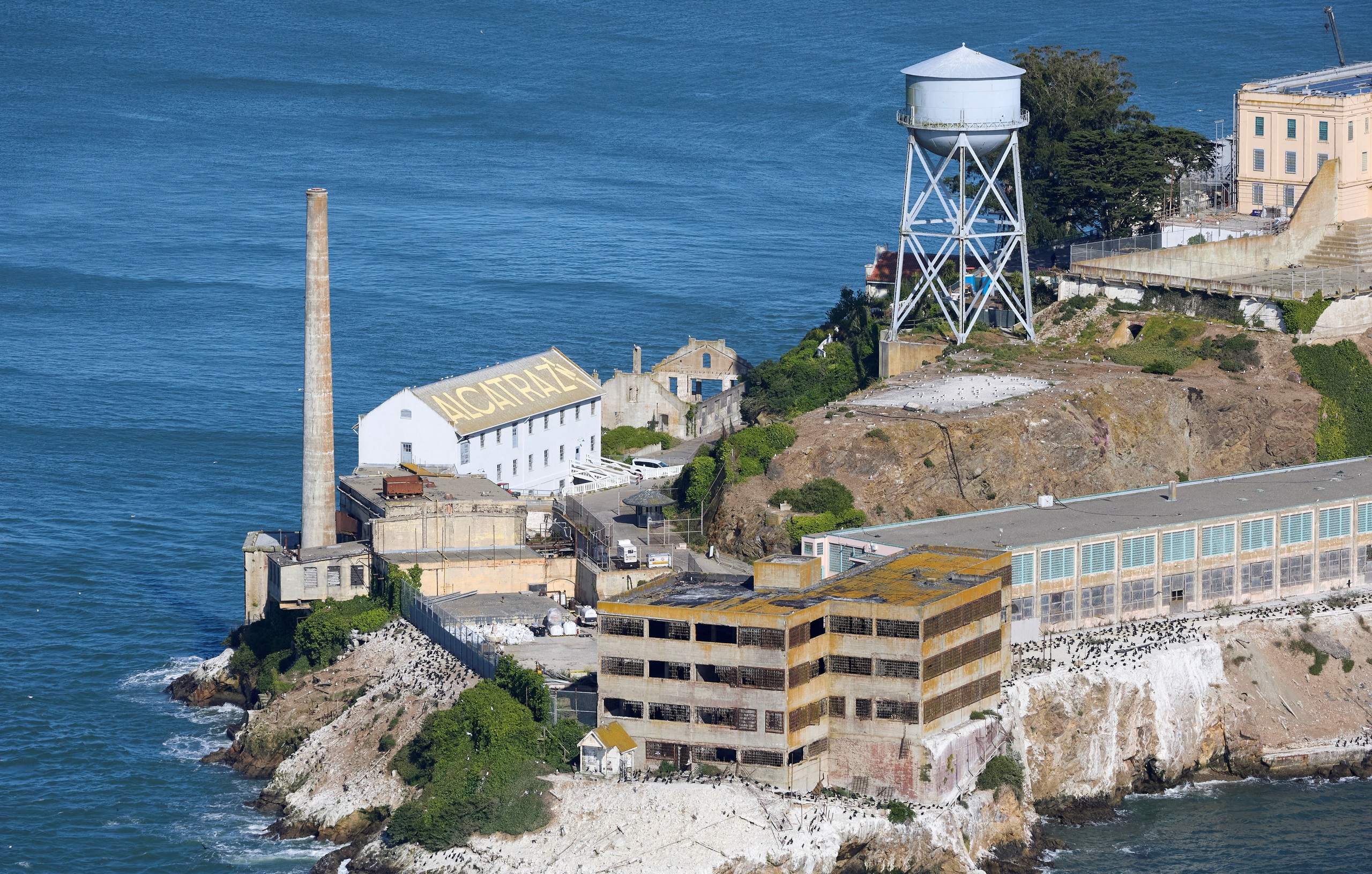 Nhà tù Alcatraz khét tiếng mà ông Trump muốn sử dụng lại là nơi nào? Nhà tù Alcatraz khét tiếng mà ông Trump muốn sử dụng lại là nơi nào?