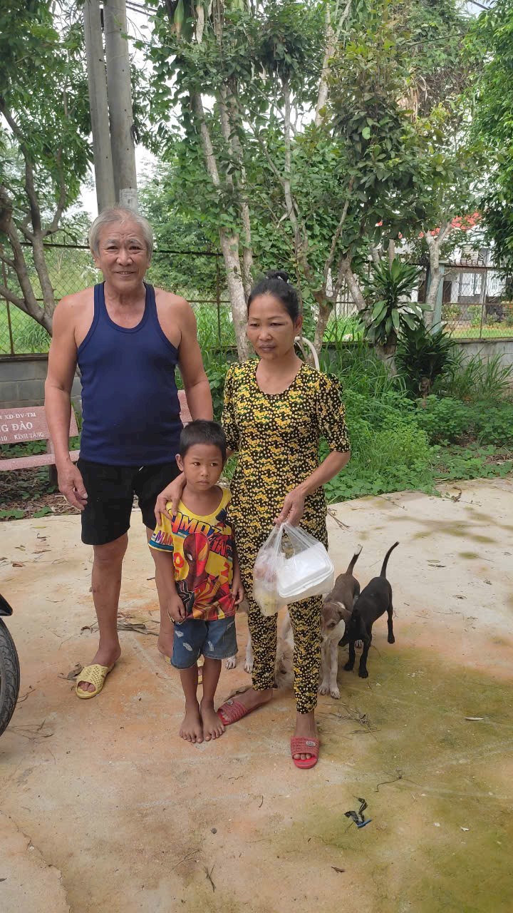 ប្រអប់អាហារថ្ងៃត្រង់ដ៏ស្មោះស្ម័គ្រ - រូបថតទី ៤។ Những hộp cơm nghĩa tình - Ảnh 4.