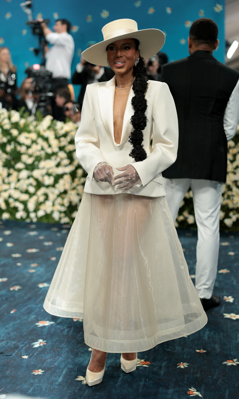 Vì sao Rihanna gây chú ý tại Met Gala 2025?- Ảnh 4. Vì sao Rihanna gây chú ý tại Met Gala 2025?- Ảnh 4.