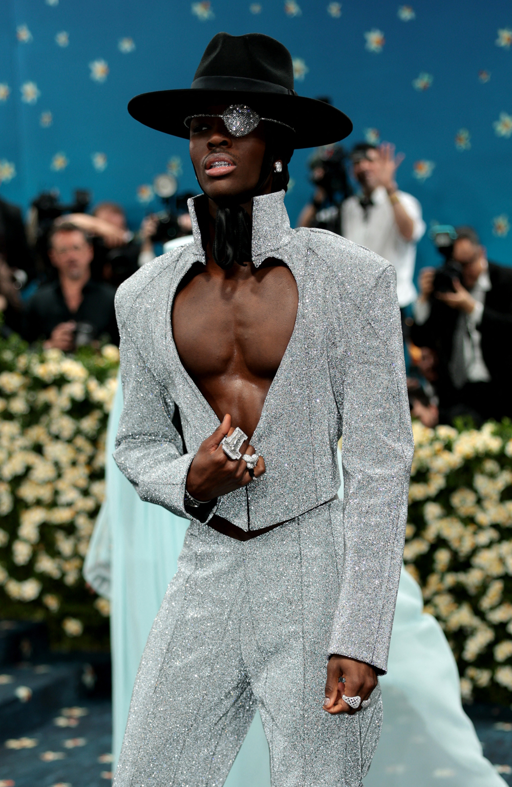 Vì sao Rihanna gây chú ý tại Met Gala 2025?- Ảnh 9. Vì sao Rihanna gây chú ý tại Met Gala 2025?- Ảnh 9.