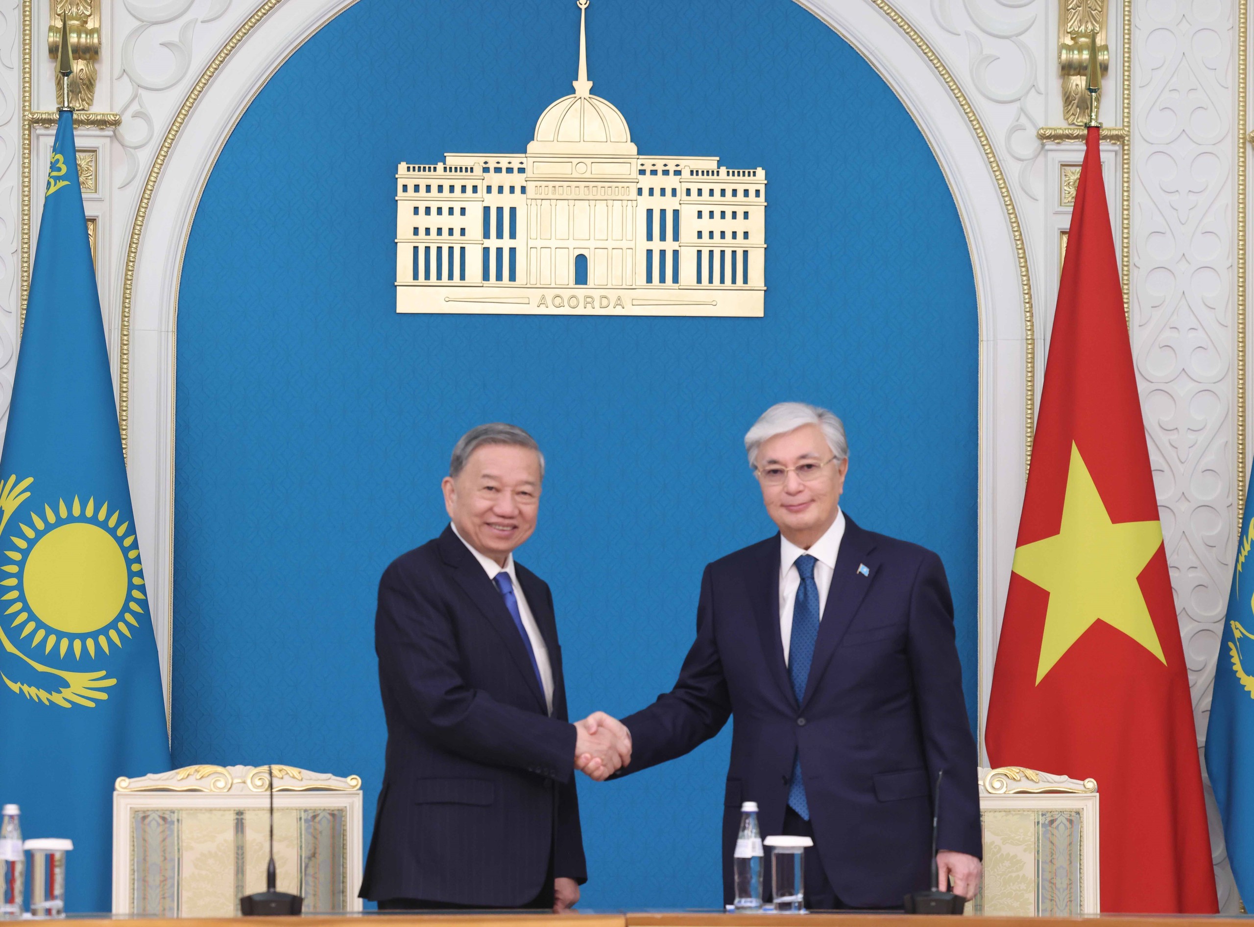 Việt Nam – Kazakhstan nâng cấp quan hệ lên Đối tác chiến lược Việt Nam – Kazakhstan nâng cấp quan hệ lên Đối tác chiến lược