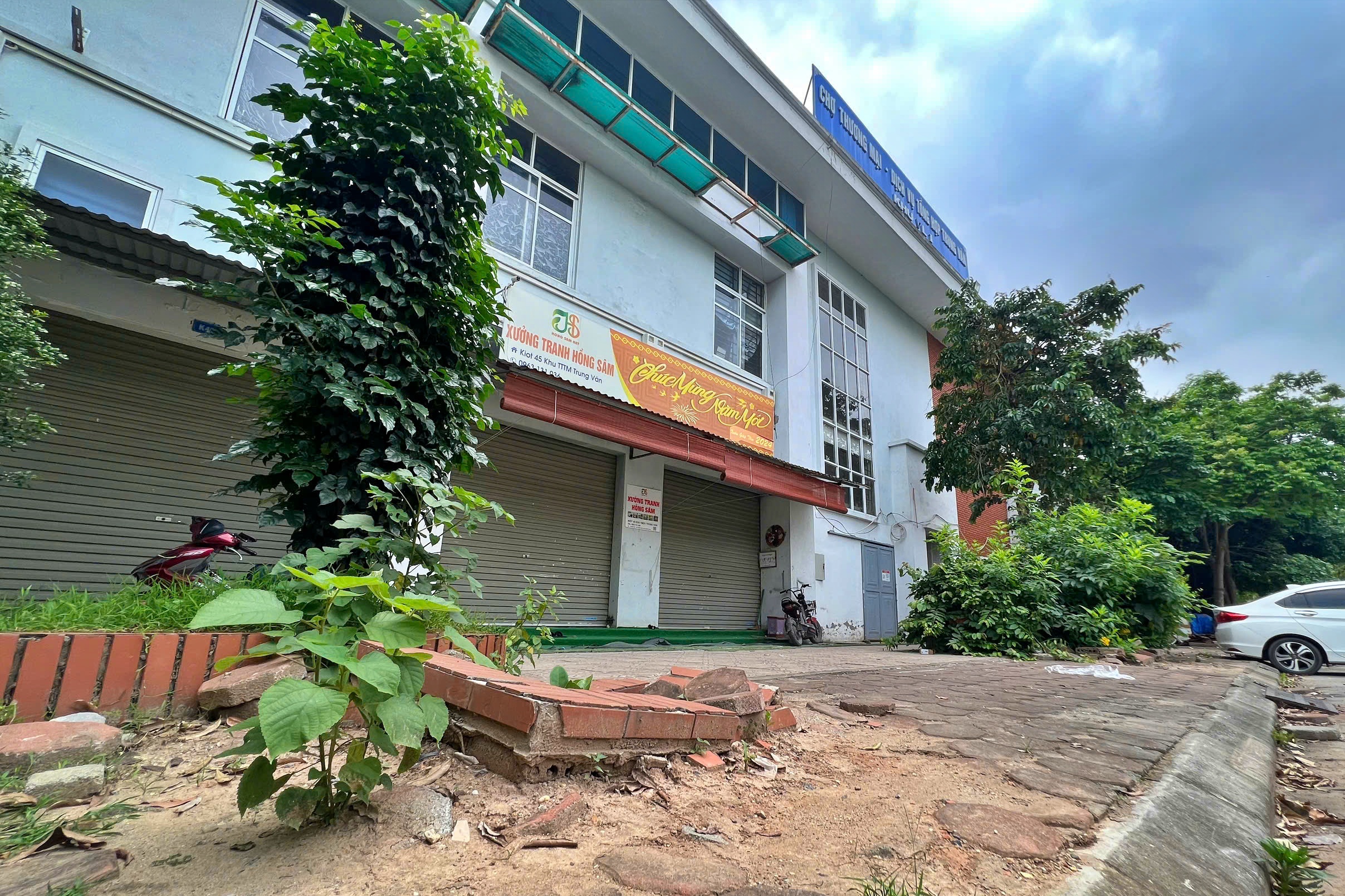 Hà Nội: Cảnh nhếch nhác ở trung tâm thương mại dự kiến làm trụ sở phường mới - Ảnh 6.