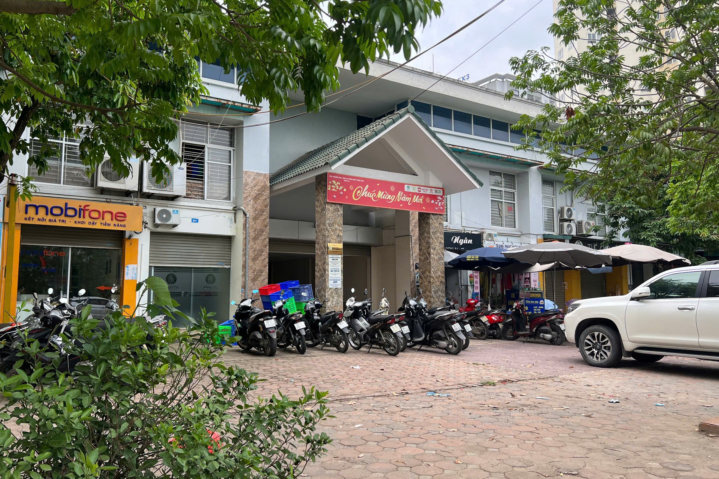 Hà Nội: Cảnh nhếch nhác ở trung tâm thương mại dự kiến làm trụ sở phường mới Hà Nội: Cảnh nhếch nhác ở trung tâm thương mại dự kiến làm trụ sở phường mới