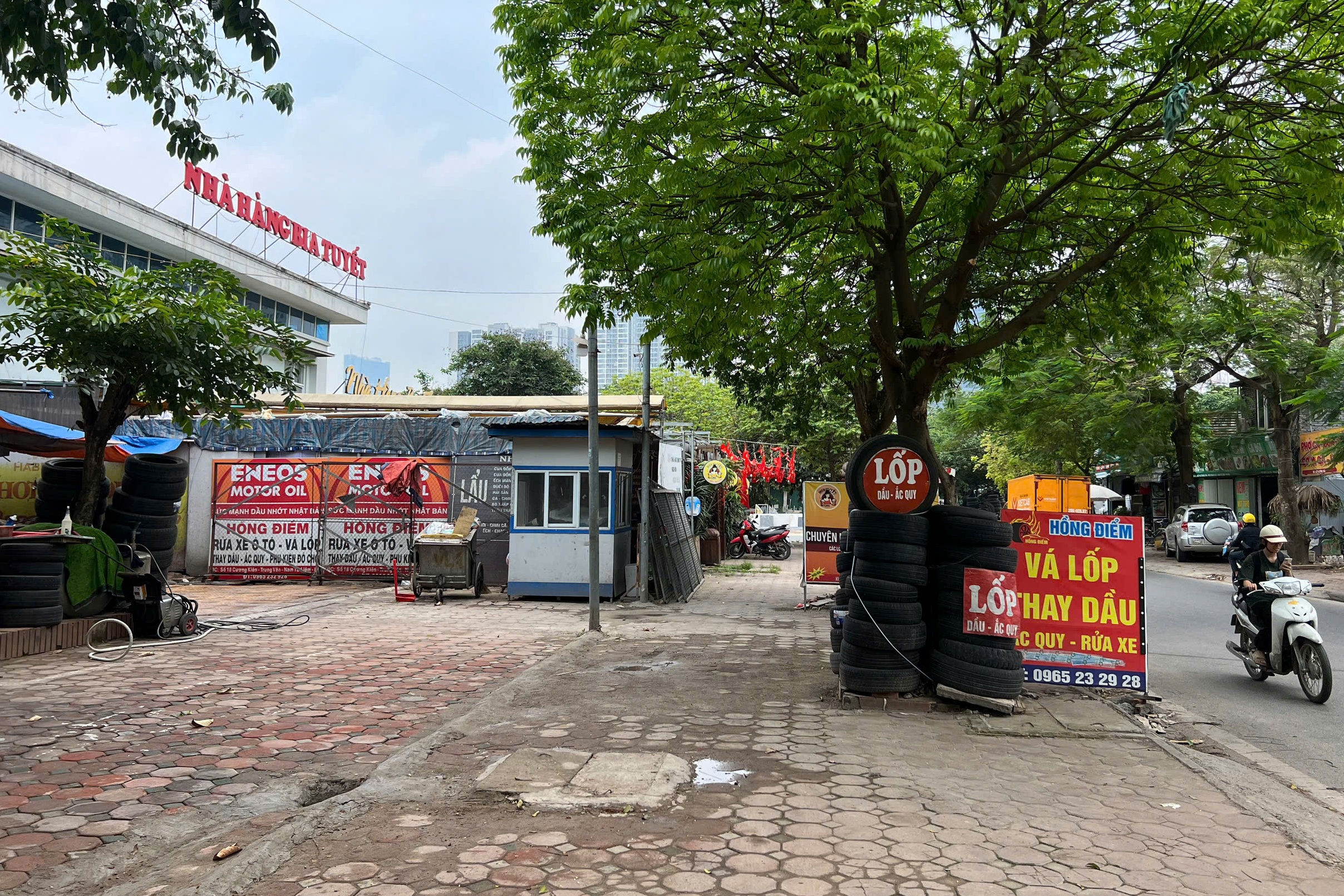 Hà Nội: Cảnh nhếch nhác ở trung tâm thương mại dự kiến làm trụ sở phường mới - Ảnh 8.