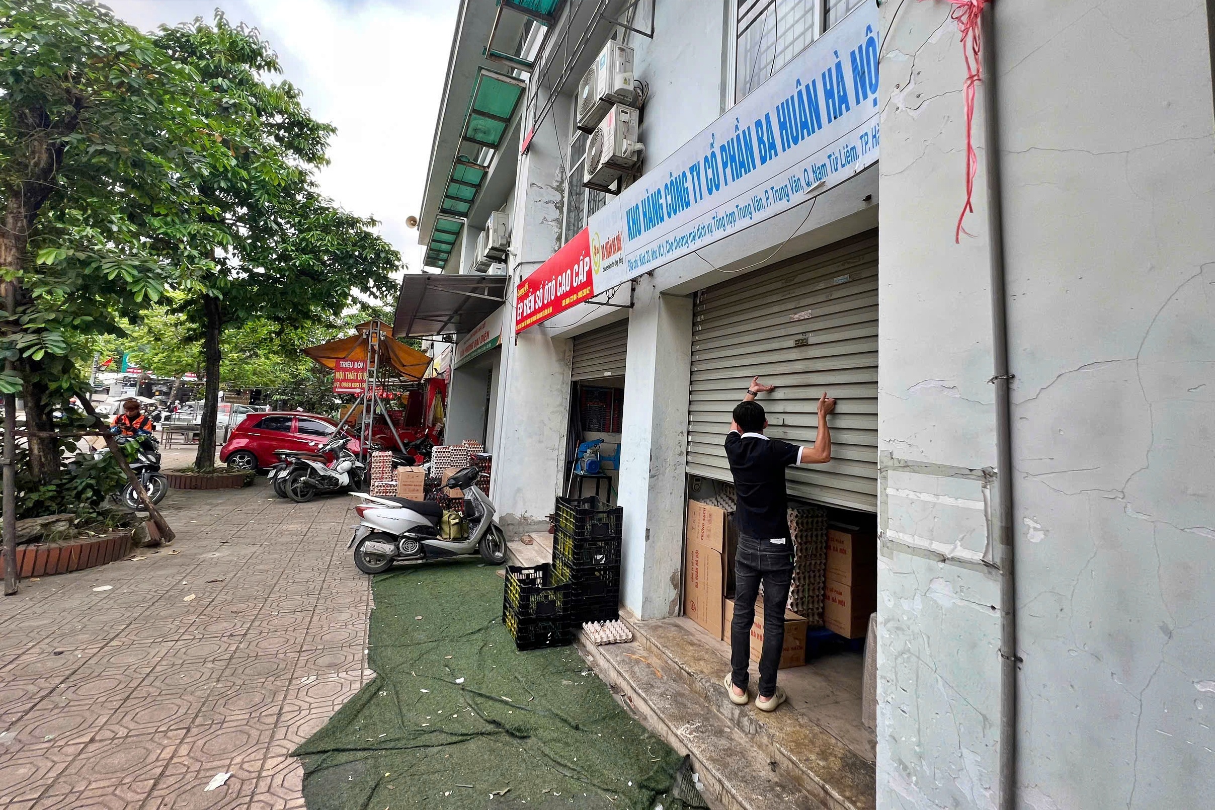 Hà Nội: Cảnh nhếch nhác ở trung tâm thương mại dự kiến làm trụ sở phường mới - Ảnh 2.