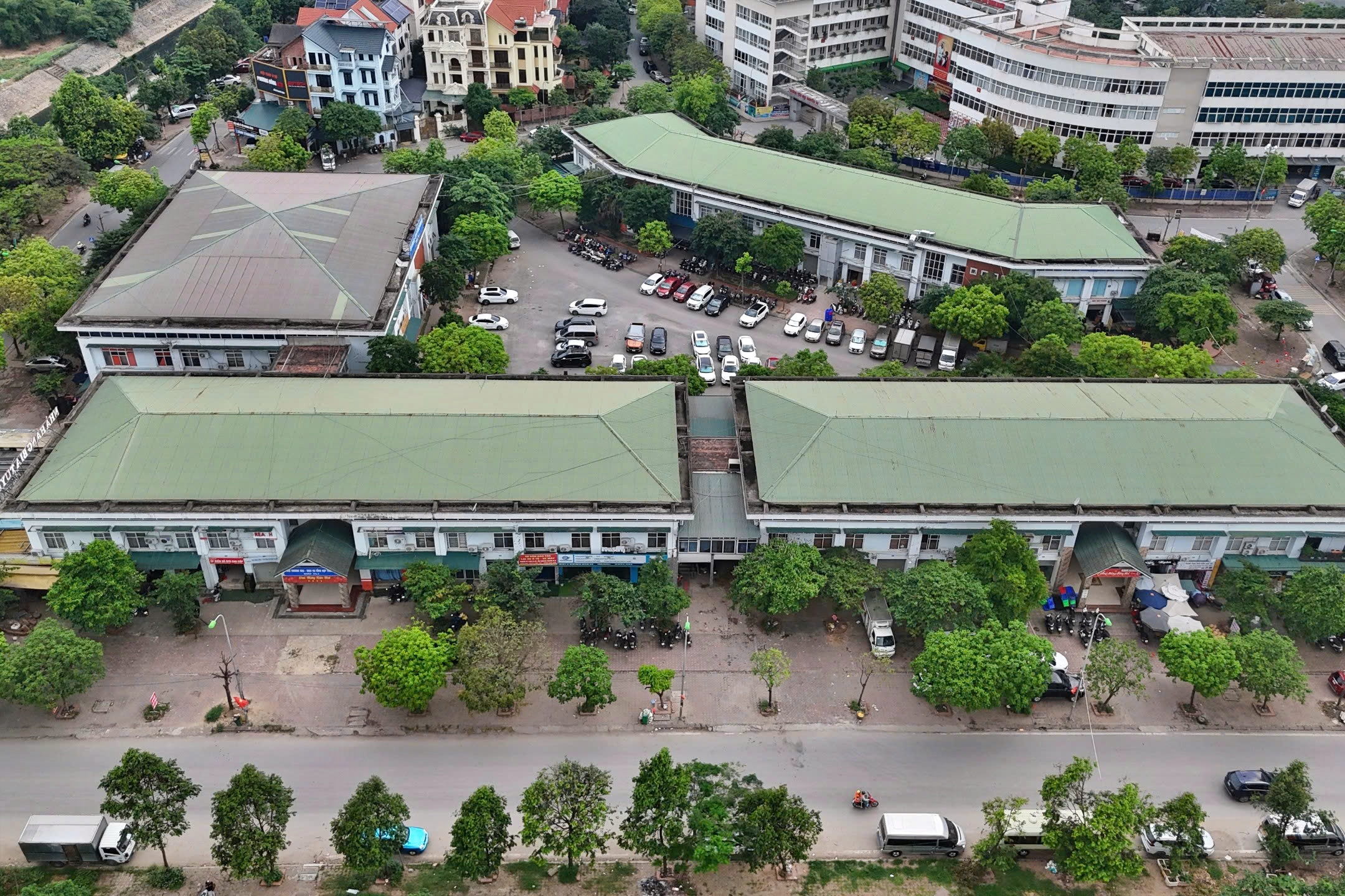 Hà Nội: Cảnh nhếch nhác ở trung tâm thương mại dự kiến làm trụ sở phường mới - Ảnh 14.