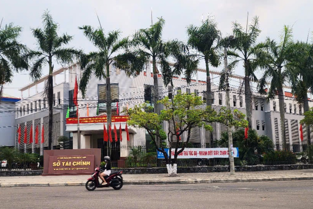 Quảng Nam yêu cầu đề xuất phương án đặt trụ sở sau hợp nhất với Đà Nẵng - Ảnh 1.