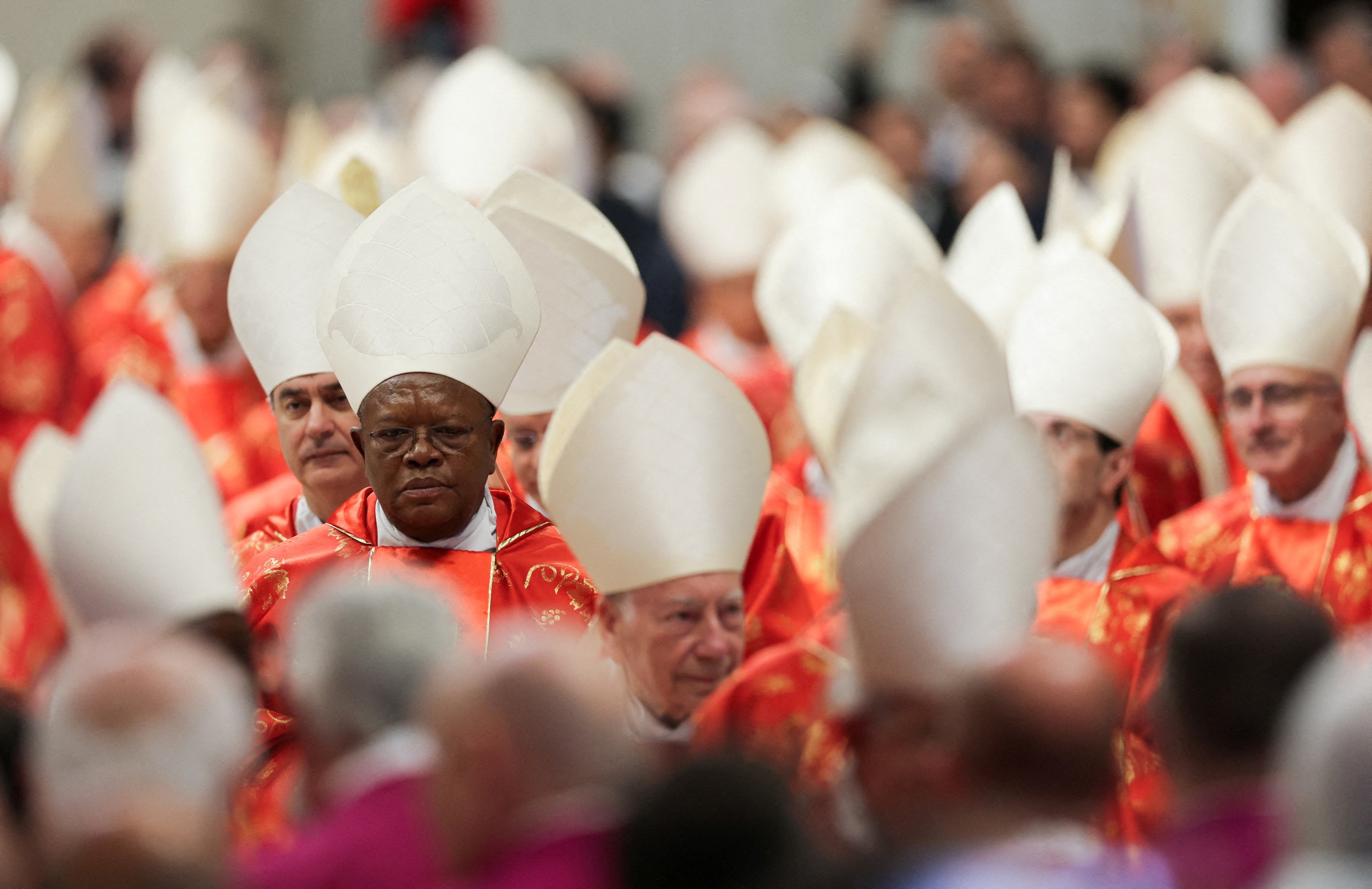 Vatican bắt đầu mật nghị chọn Giáo hoàng, thế giới chờ làn khói trắng Vatican bắt đầu mật nghị chọn Giáo hoàng, thế giới chờ làn khói trắng
