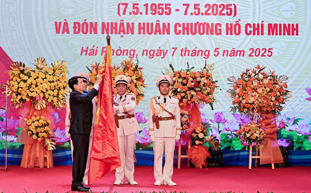 Chủ tịch nước Lương Cường trao Huân chương Hồ Chí Minh tặng Quân chủng Hải quân- Ảnh 1. Chủ tịch nước Lương Cường trao Huân chương Hồ Chí Minh tặng Quân chủng Hải quân- Ảnh 1.
