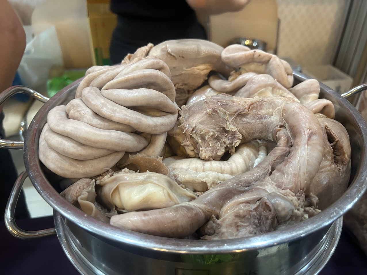 Lòng se điếu có bổ dưỡng hơn lòng heo non thông thường? Lòng se điếu có bổ dưỡng hơn lòng heo non thông thường? - Ảnh 2.