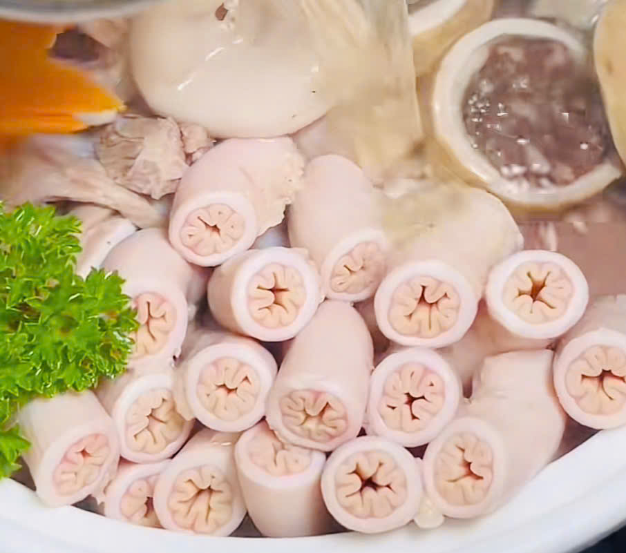 Lòng se điếu có bổ dưỡng hơn lòng heo non thông thường? Lòng se điếu có bổ dưỡng hơn lòng heo non thông thường? - Ảnh 1.