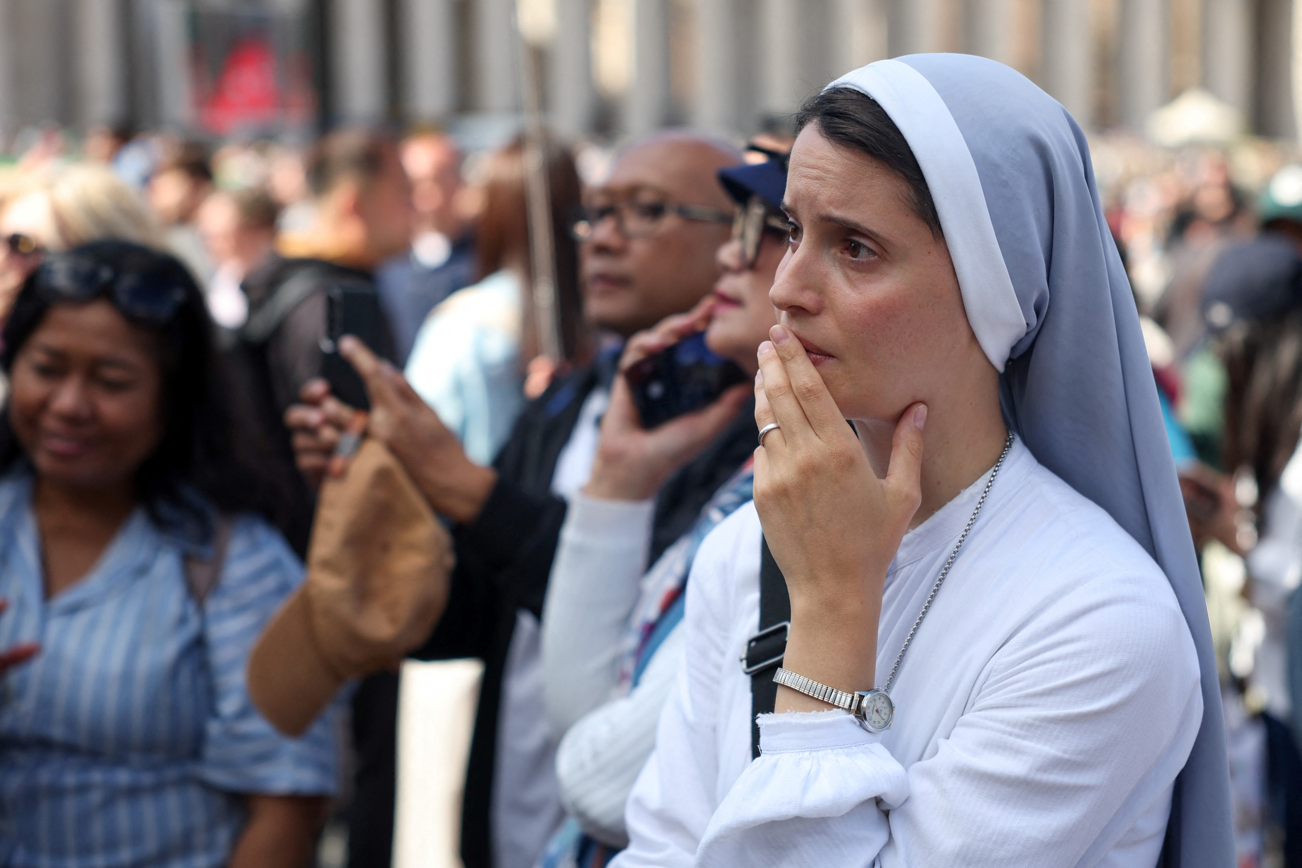 Mật nghị chọn Giáo hoàng mới tại Vatican: Thế giới chờ đợi làn khói trắng - Ảnh 2. Mật nghị chọn Giáo hoàng mới tại Vatican: Thế giới chờ đợi làn khói trắng - Ảnh 2.