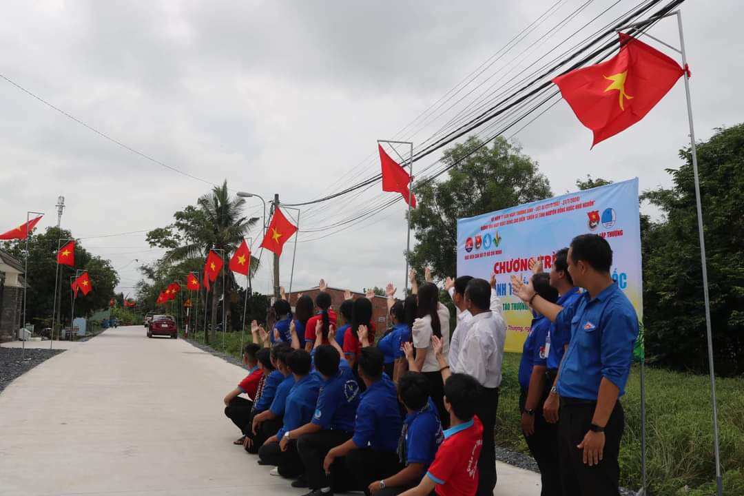 Inauguration of the National Flag Street - Photo 6. Khánh thành đường cờ Tổ quốc- Ảnh 6.