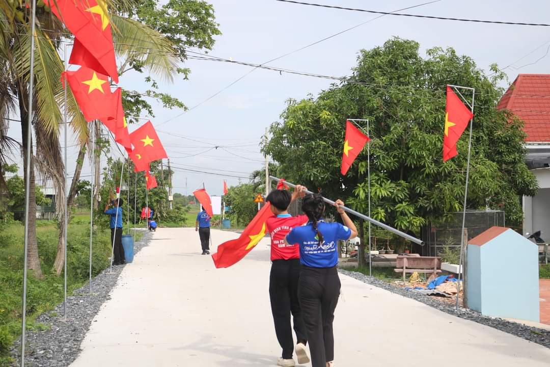 Inauguration of the National Flag Street - Photo 2. Khánh thành đường cờ Tổ quốc- Ảnh 2.