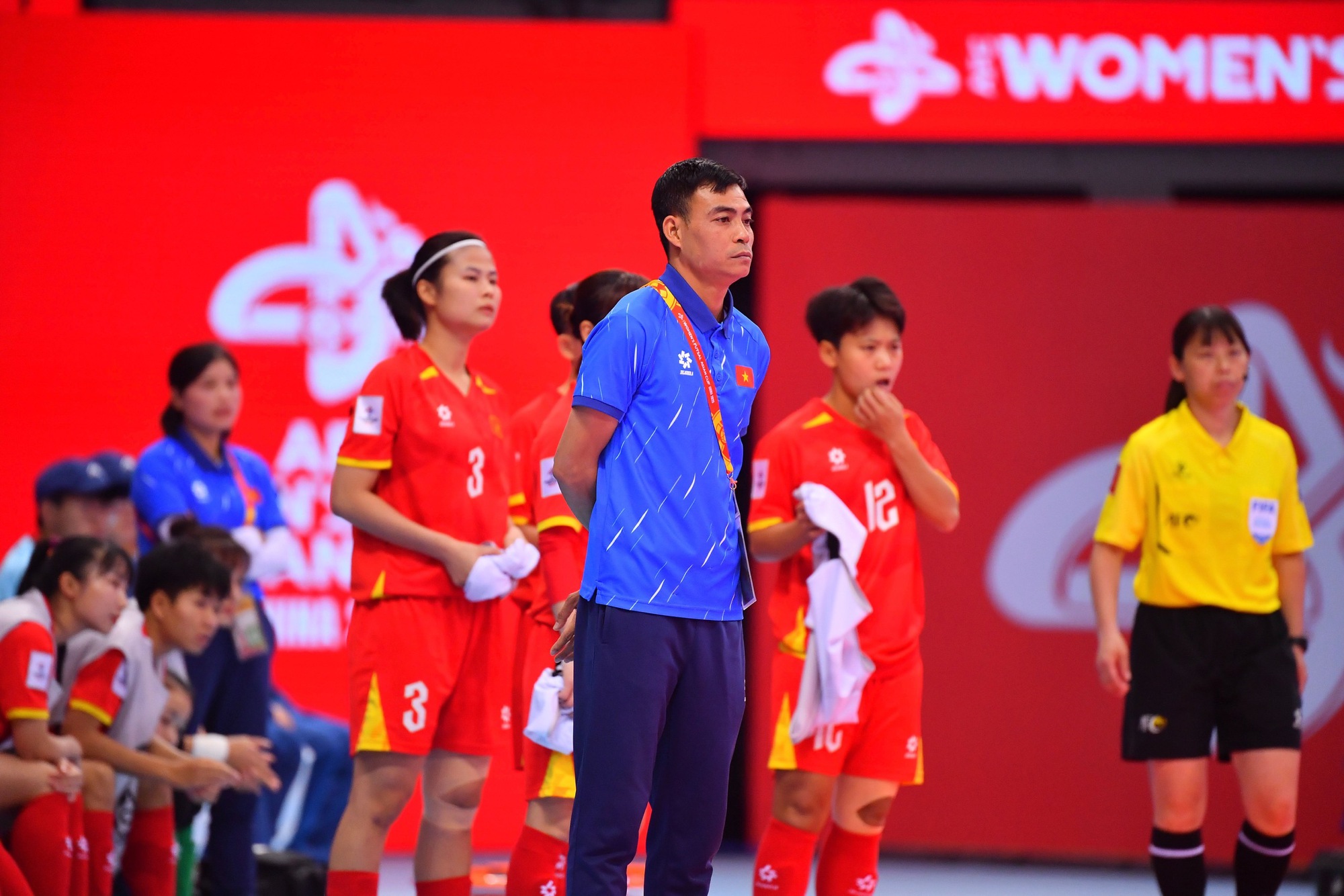 HLV đội futsal nữ Việt Nam nói gì sau chiến thắng kịch tính trước Hồng Kông? HLV đội futsal nữ Việt Nam nói gì sau chiến thắng kịch tính trước Hồng Kông?