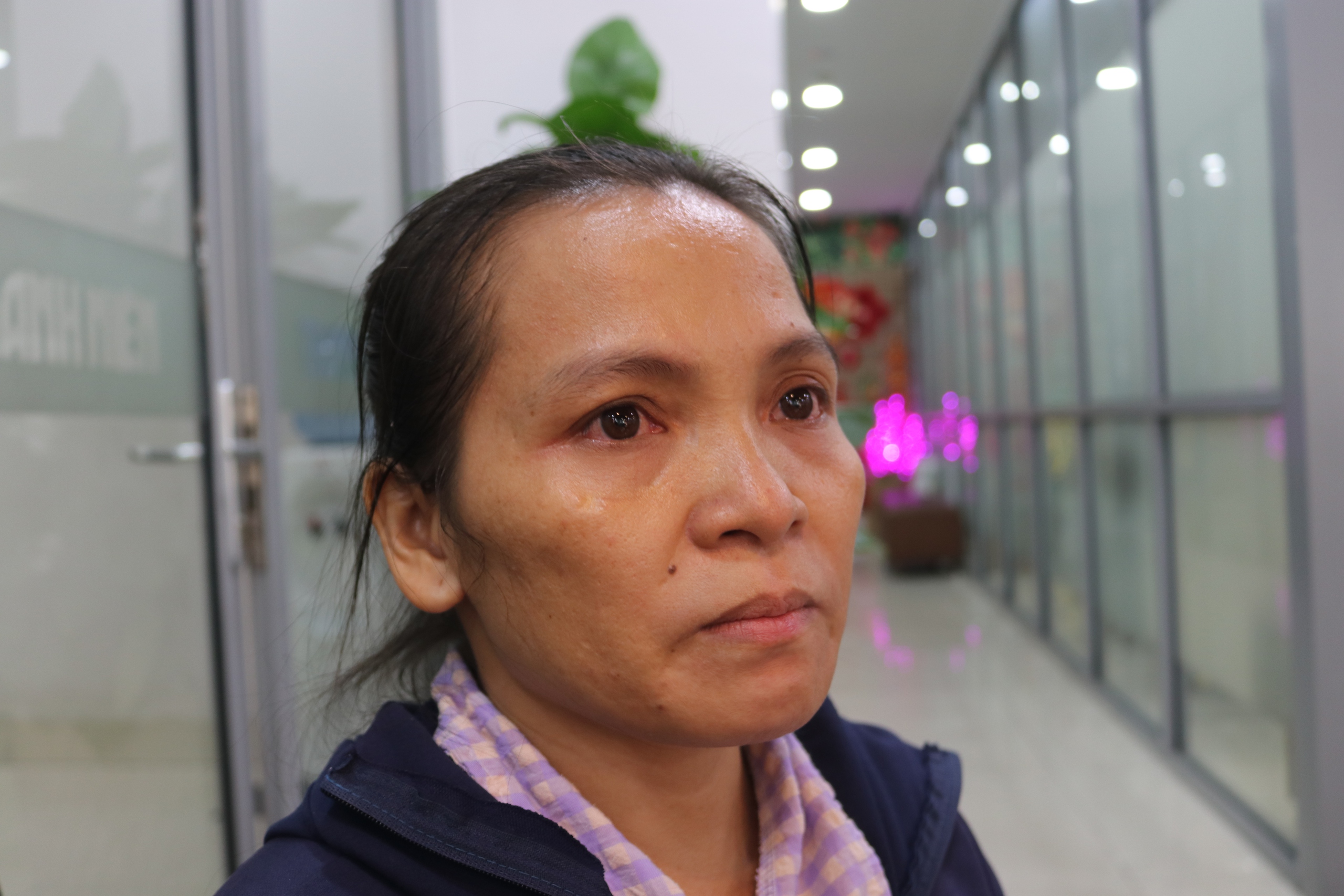 Người mẹ bán trâu, cầm sổ đỏ cứu con ung thư được bạn đọc giúp đỡ- Ảnh 2. Người mẹ bán trâu, cầm sổ đỏ cứu con ung thư được bạn đọc giúp đỡ- Ảnh 2.