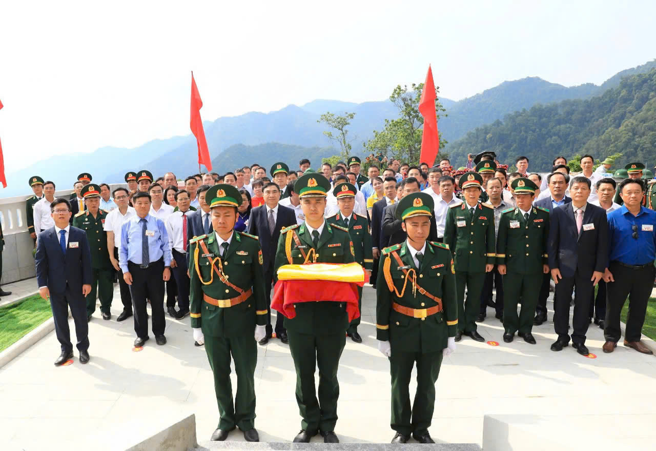 Tự hào, thiêng liêng Lễ thượng cờ A Pa Chải - cực Tây Tổ quốc- Ảnh 1.