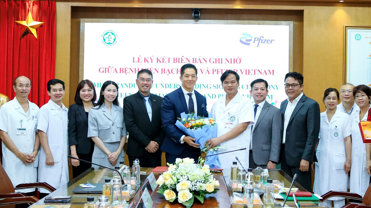 Pfizer Việt Nam và Bệnh viện Bạch Mai ký ghi nhớ hợp tác chăm sóc sức khỏe Pfizer Việt Nam và Bệnh viện Bạch Mai ký ghi nhớ hợp tác chăm sóc sức khỏe - Ảnh 1.