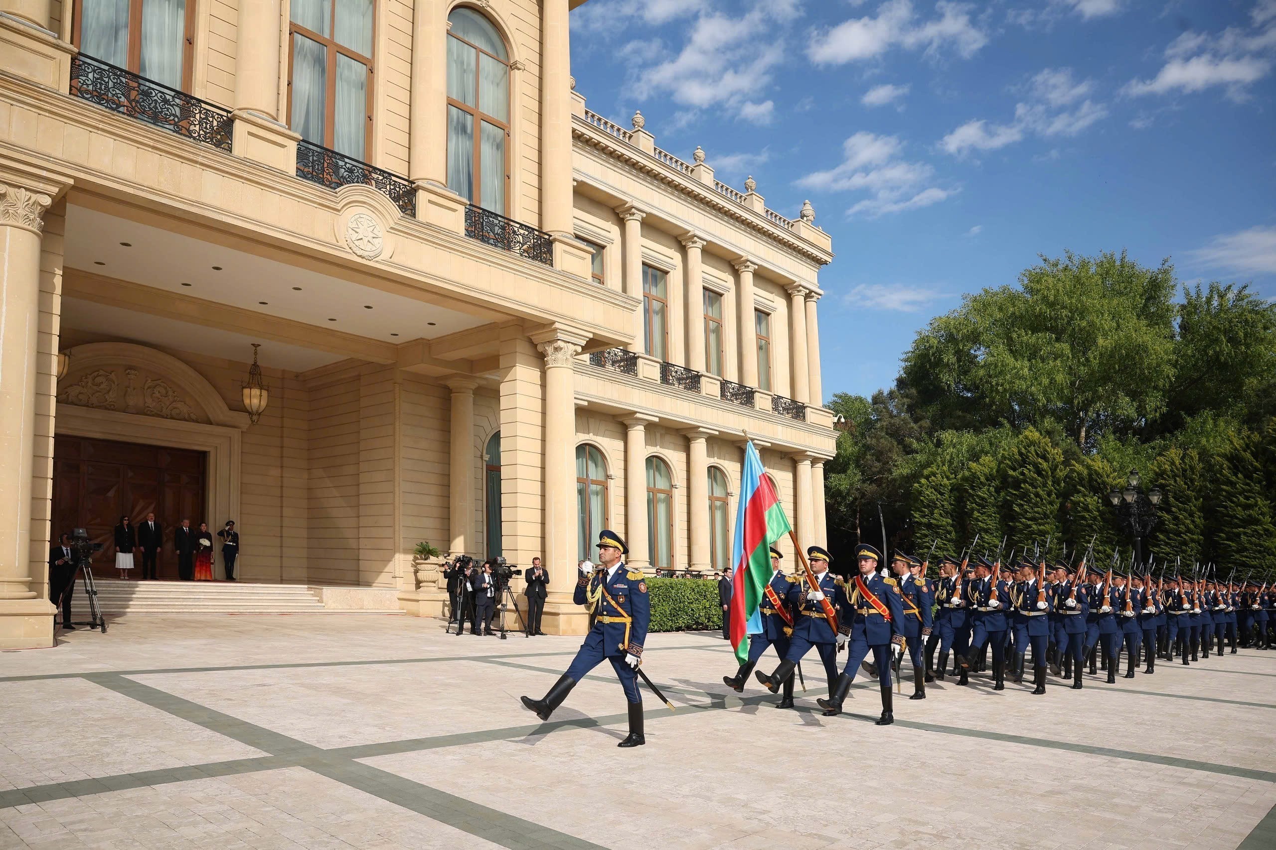 Lễ đón Tổng Bí thư Tô Lâm thăm Azerbaijan: Tăng cường quan hệ Việt Nam - Azerbaijan - Ảnh 3. Lễ đón Tổng Bí thư Tô Lâm thăm Azerbaijan: Tăng cường quan hệ Việt Nam - Azerbaijan - Ảnh 3.