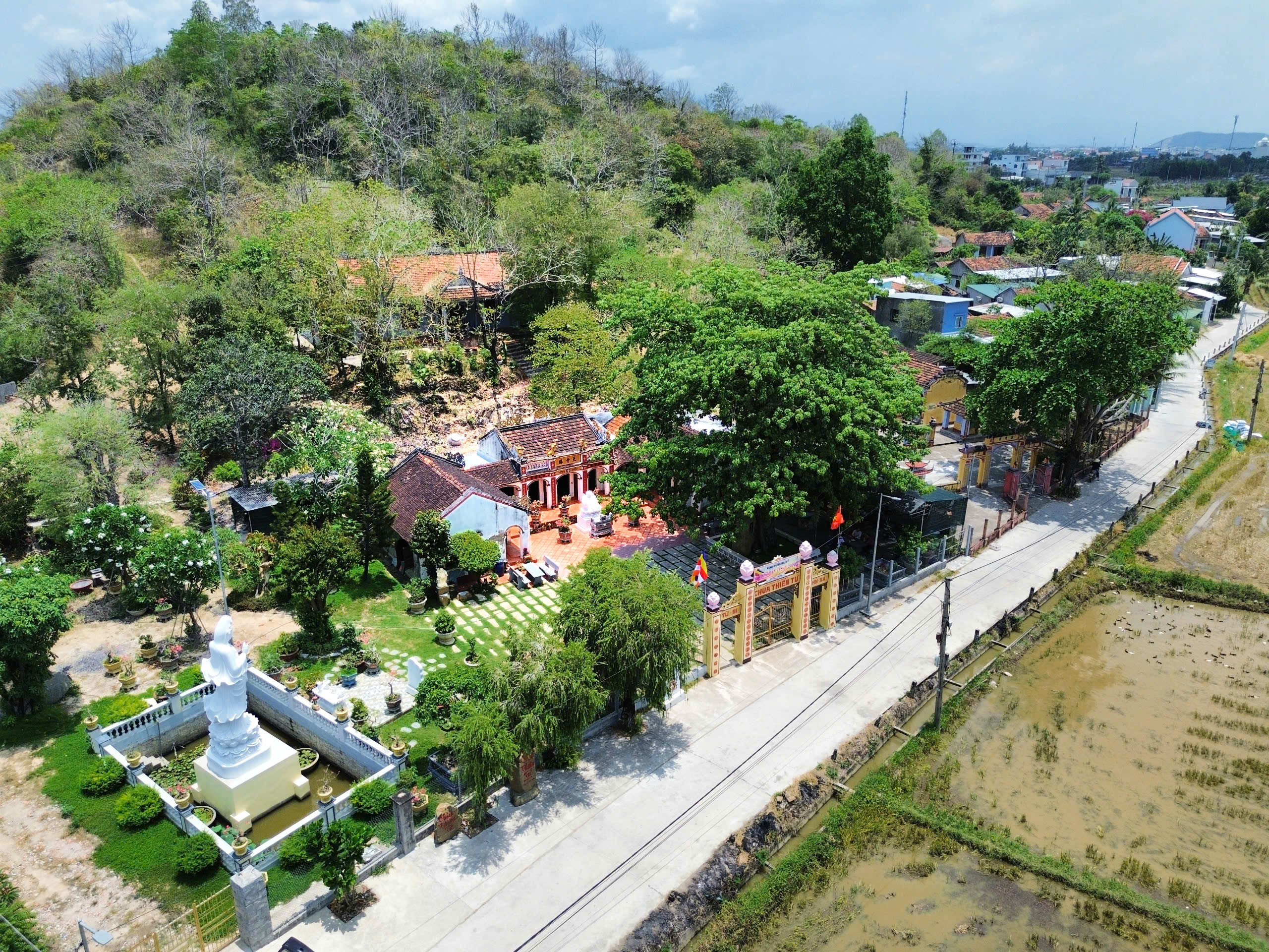 Thăm chùa Thiên Tứ - Nơi Bồ tát Thích Quảng Đức mở trường đào tạo tăng chúng- Ảnh 1. Thăm chùa Thiên Tứ - Nơi Bồ tát Thích Quảng Đức mở trường đào tạo tăng chúng- Ảnh 1.