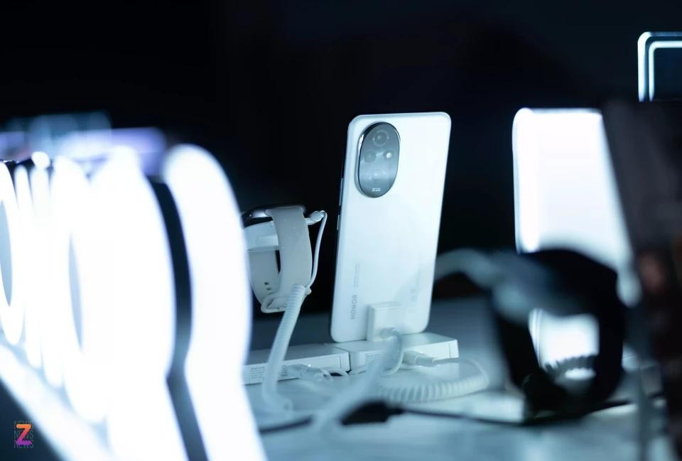 Smartphone pin khủng đang được ưa chuộng - Ảnh 2.