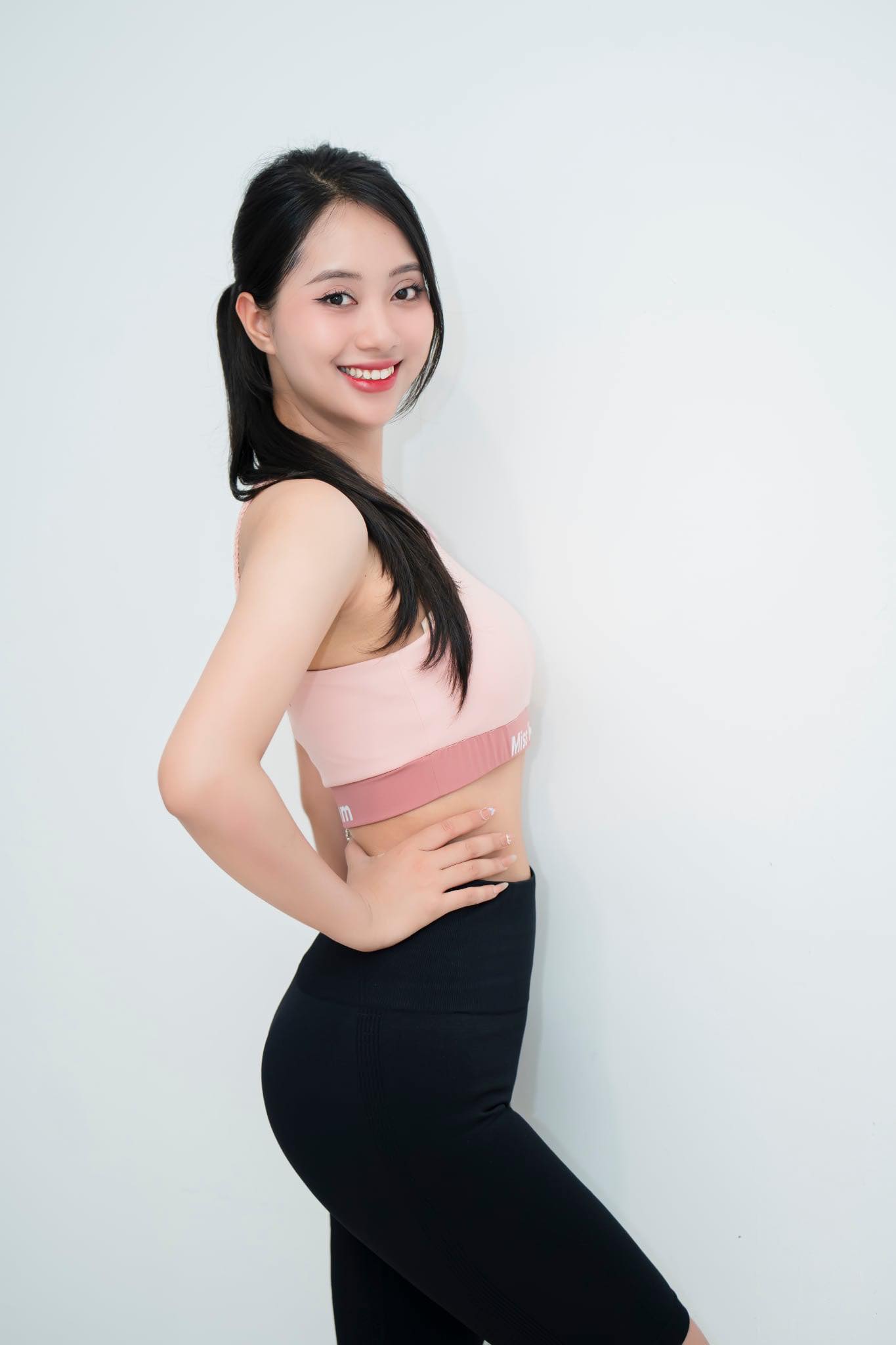 Nhan sắc Nguyễn Mai Phương Hoa khôi Dược nổi bật tại Hoa hậu Việt Nam 2024 - Ảnh 4. Nhan sắc Nguyễn Mai Phương Hoa khôi Dược nổi bật tại Hoa hậu Việt Nam 2024 - Ảnh 4.