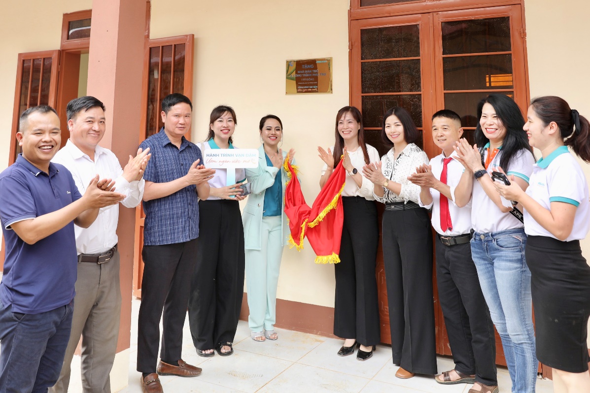 ABBANK thành công gây quỹ 1 tỉ đồng xây trường cho trẻ em vùng cao- Ảnh 3. ABBANK thành công gây quỹ 1 tỉ đồng xây trường cho trẻ em vùng cao- Ảnh 3.