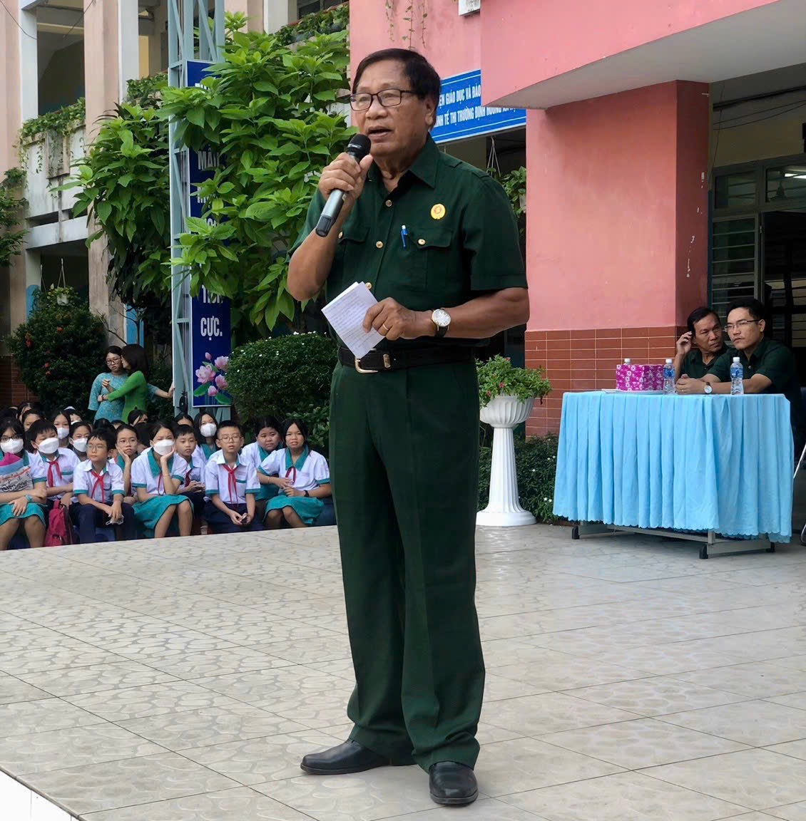 ‘Người thầy’ mặc áo lính- Ảnh 3.