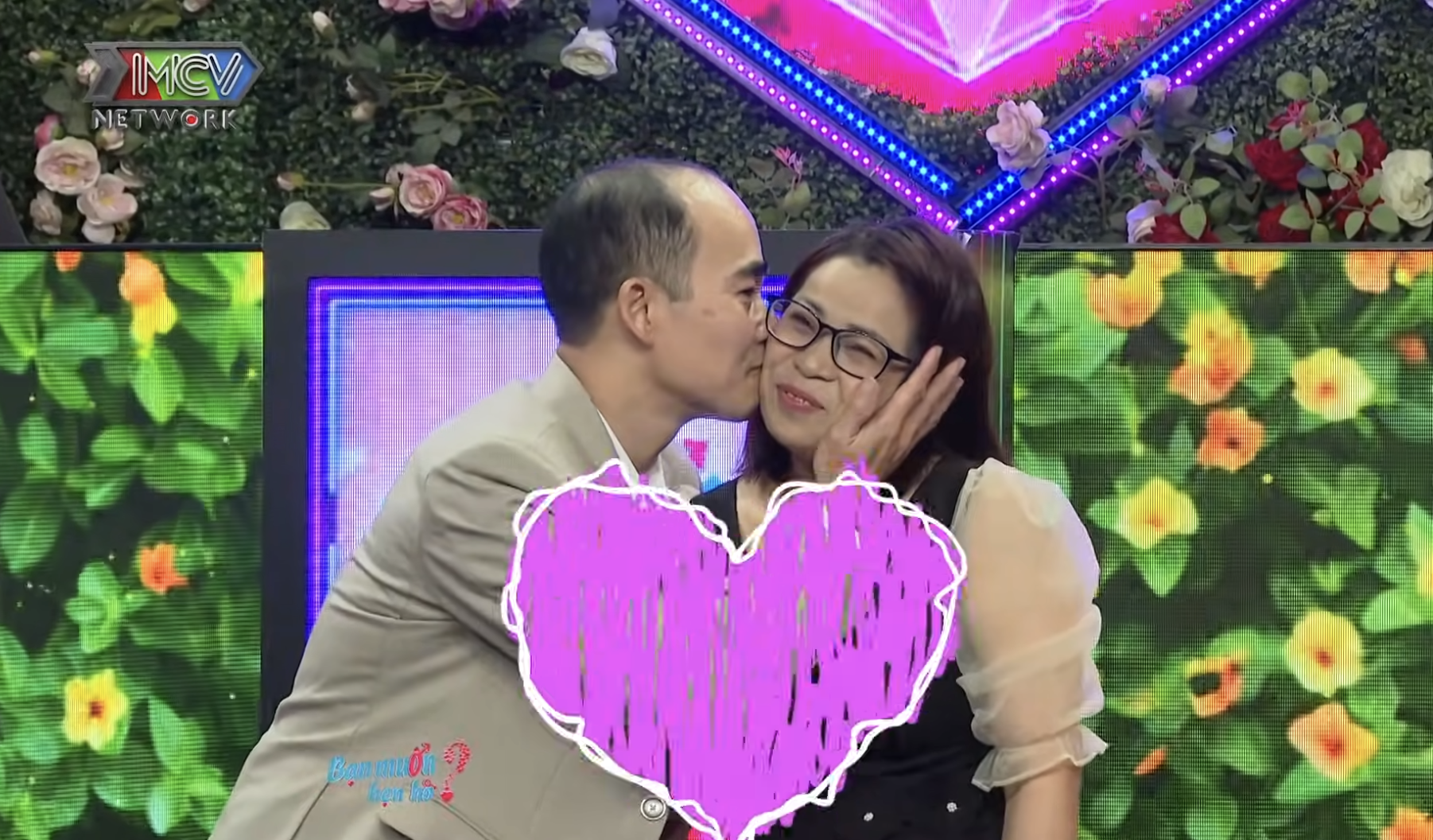 Bố ba con tìm tình yêu mới trong show hẹn hò: Cuộc gặp gỡ bất ngờ - Ảnh 4. Bố ba con tìm tình yêu mới trong show hẹn hò: Cuộc gặp gỡ bất ngờ - Ảnh 4.