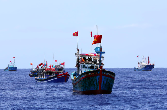 Phản đối kịch liệt lệnh cấm đánh bắt cá của Trung Quốc trên Biển Đông Phản đối kịch liệt lệnh cấm đánh bắt cá của Trung Quốc trên Biển Đông