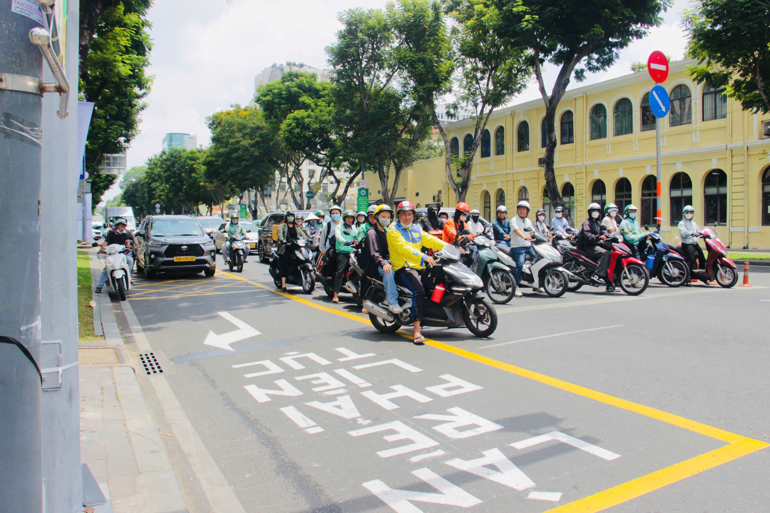 Thêm giao lộ trung tâm TP.HCM vẽ vạch mắt võng, người dân chú ý kẻo dính phạt - Ảnh 1.