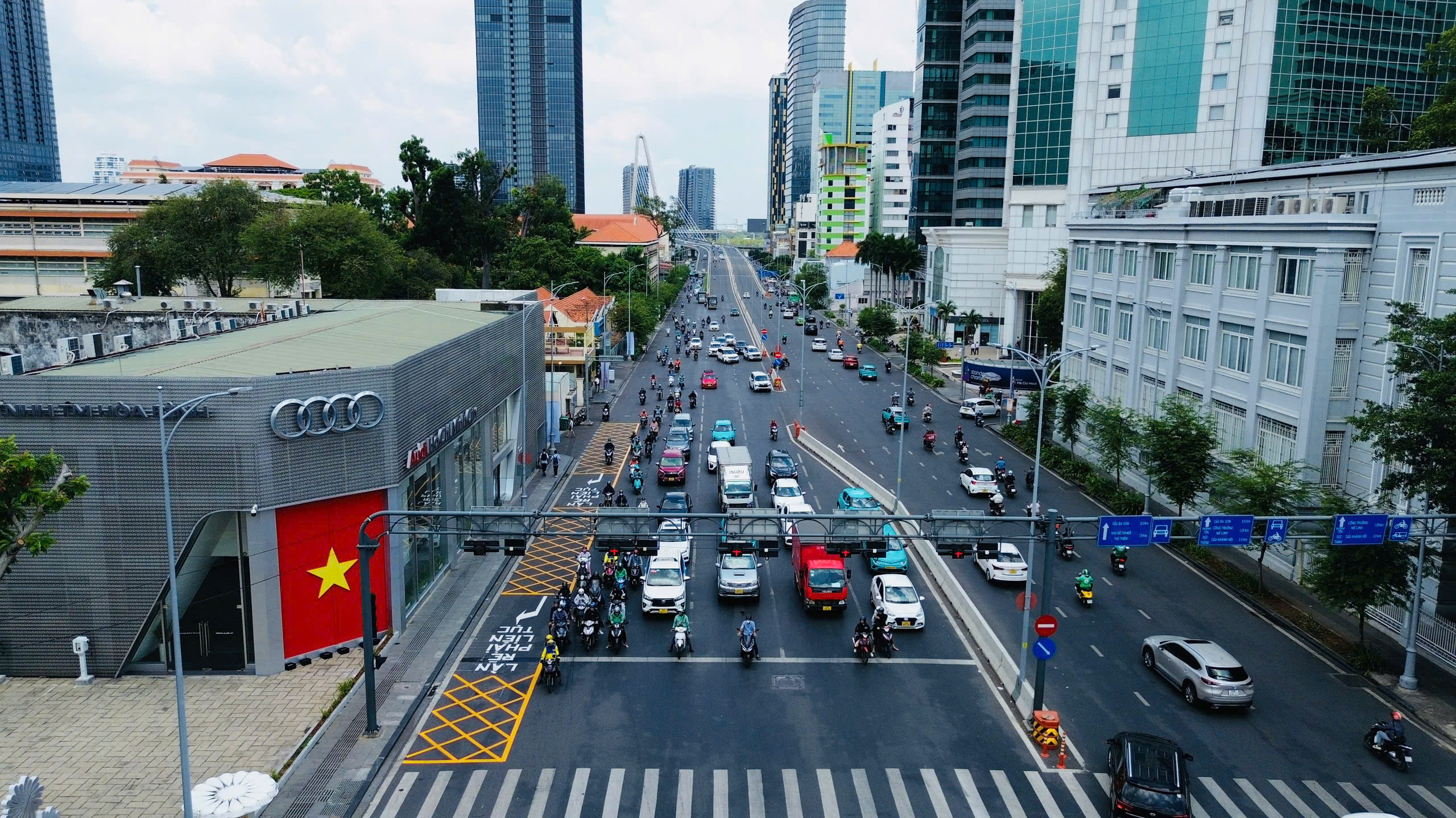 Thêm giao lộ trung tâm TP.HCM vẽ vạch mắt võng, người dân chú ý kẻo dính phạt - Ảnh 3.