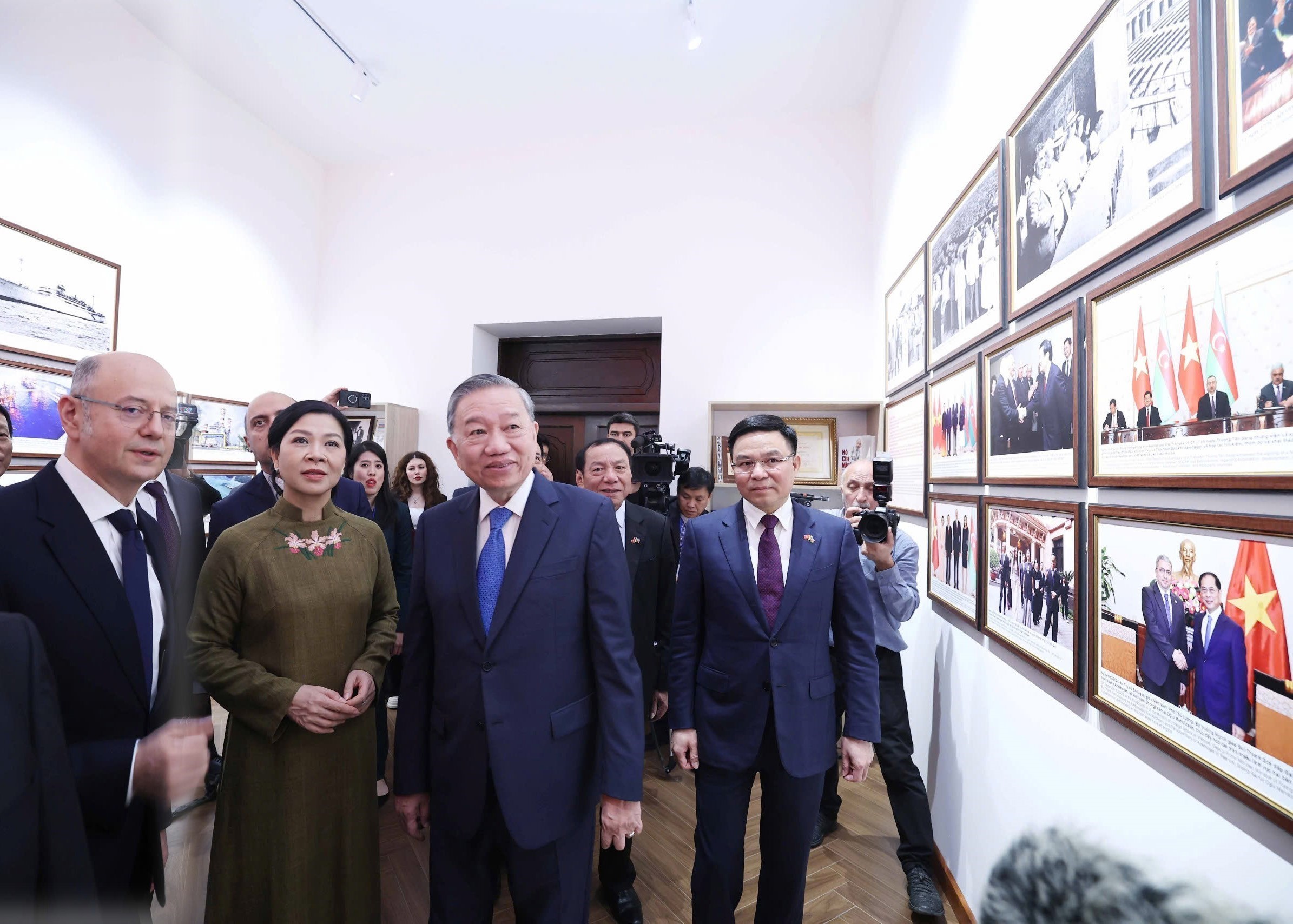 Khánh thànhphòng lưu niệm Chủ tịch Hồ Chí Minh với ngành dầu khí Việt Nam - Azerbaijan - Ảnh 3.