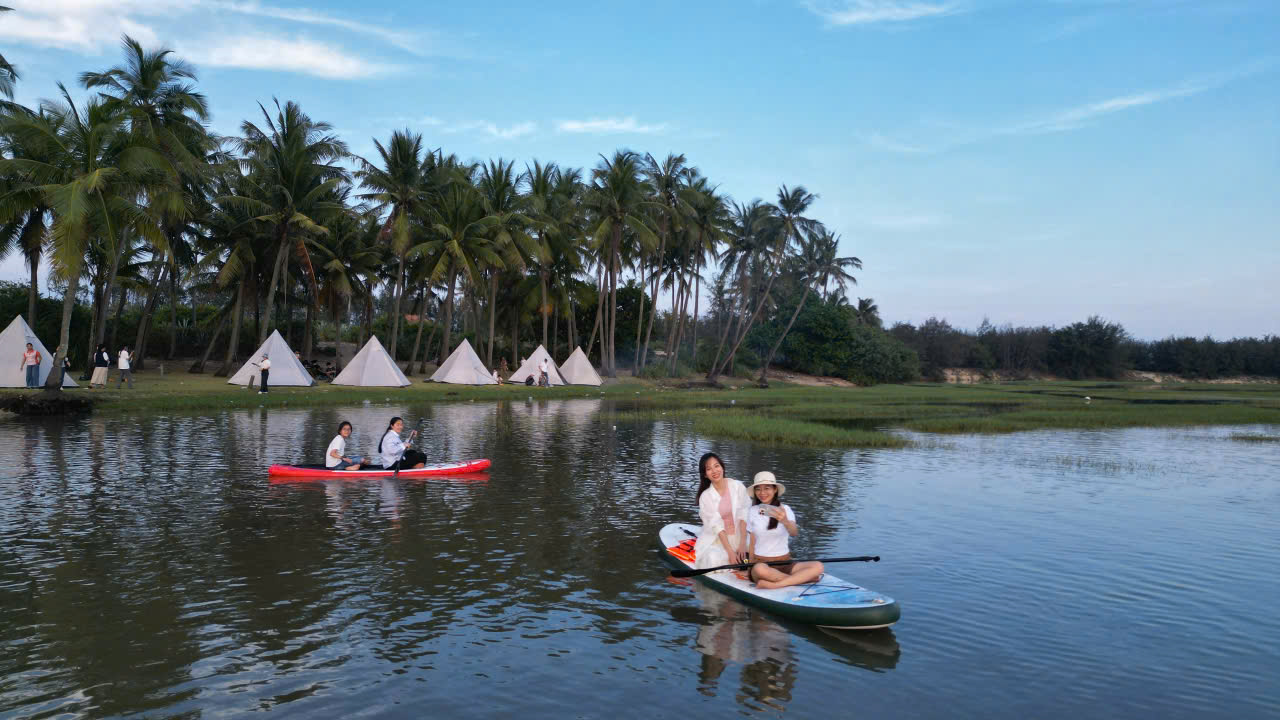 Đầm An Khê ở đâu, có gì mà thu hút người trẻ đến check-in? - Ảnh 3.