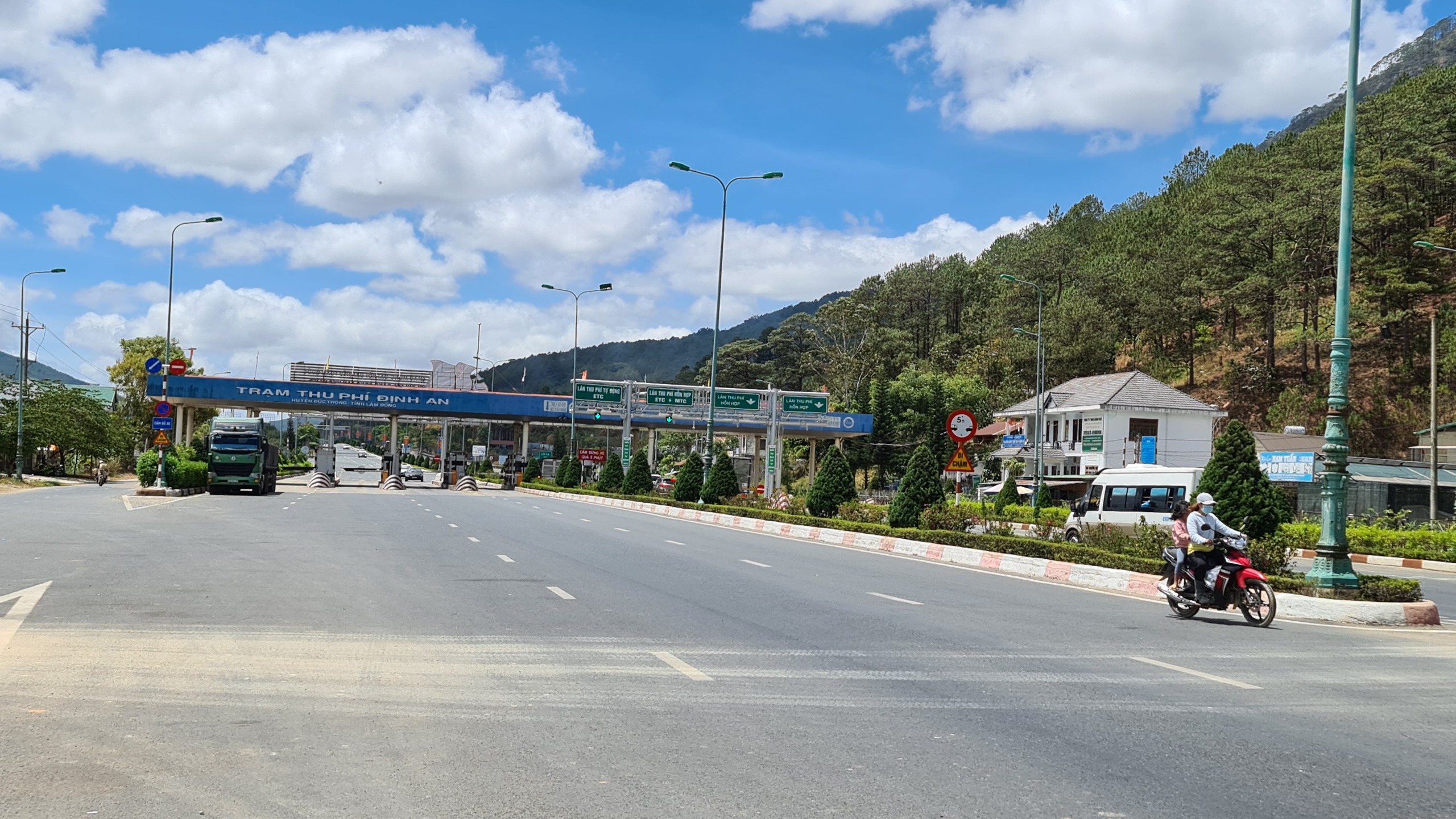 Lâm Đồng phê duyệt hồ sơ mời thầu dự án cao tốc Bảo Lộc - Liên Khương- Ảnh 2. Lâm Đồng phê duyệt hồ sơ mời thầu dự án cao tốc Bảo Lộc - Liên Khương- Ảnh 2.