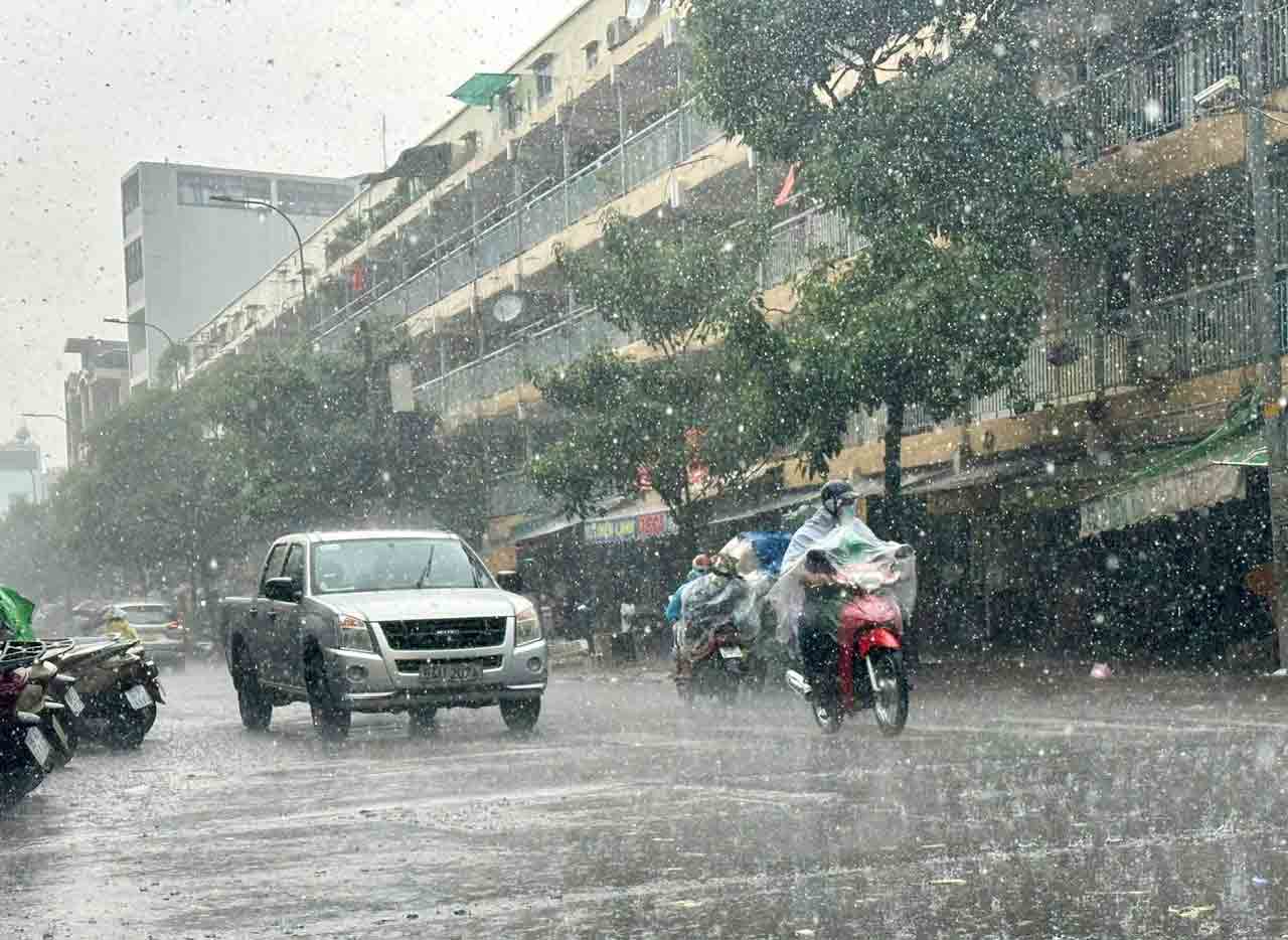Nam bộ ngóng mưa lớn giải nhiệt- Ảnh 1. Nam bộ ngóng mưa lớn giải nhiệt- Ảnh 1.