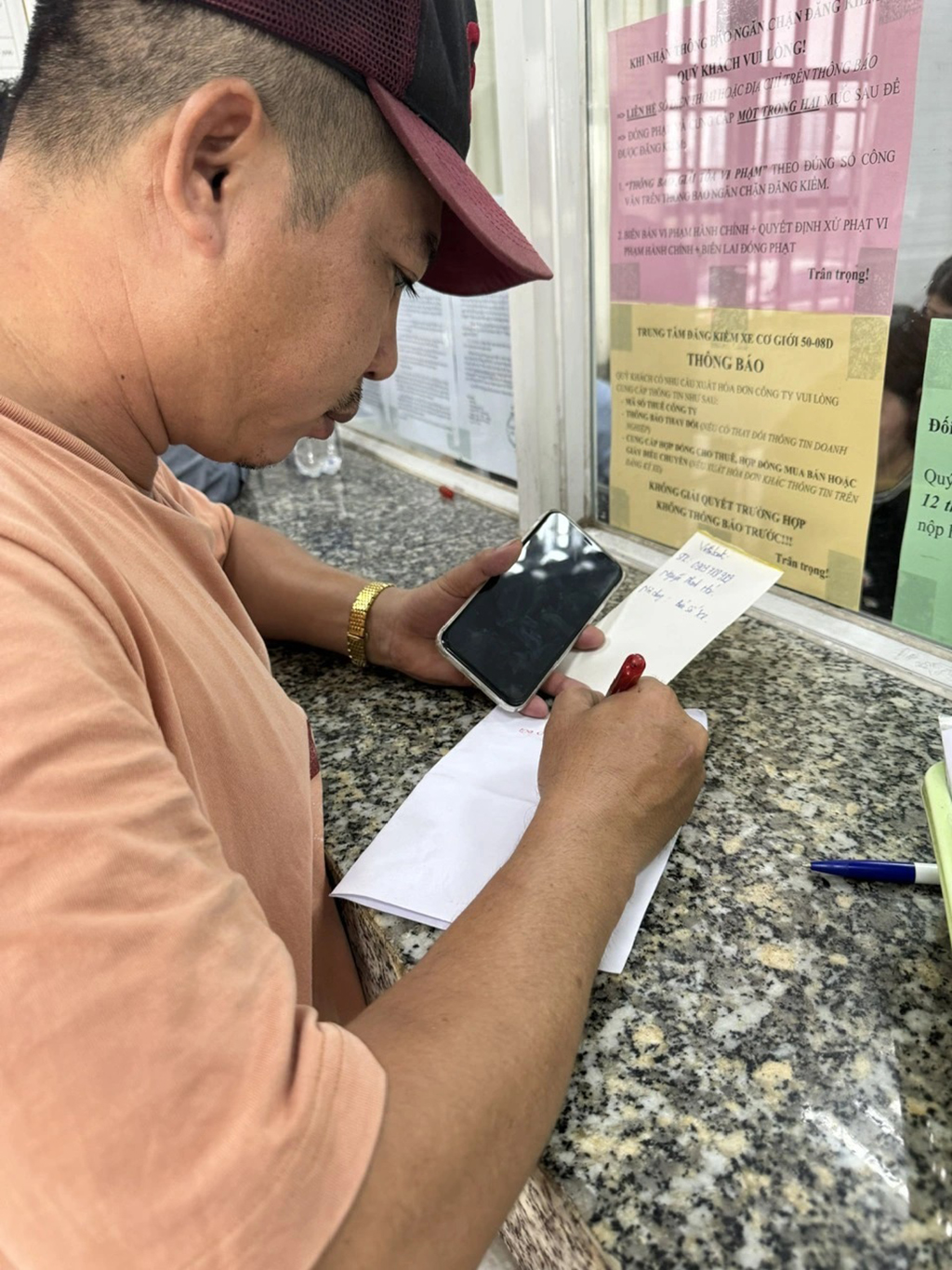 Nộp phạt nguội, làm sao để thuận tiện hơn?- Ảnh 1. Nộp phạt nguội, làm sao để thuận tiện hơn?- Ảnh 1.