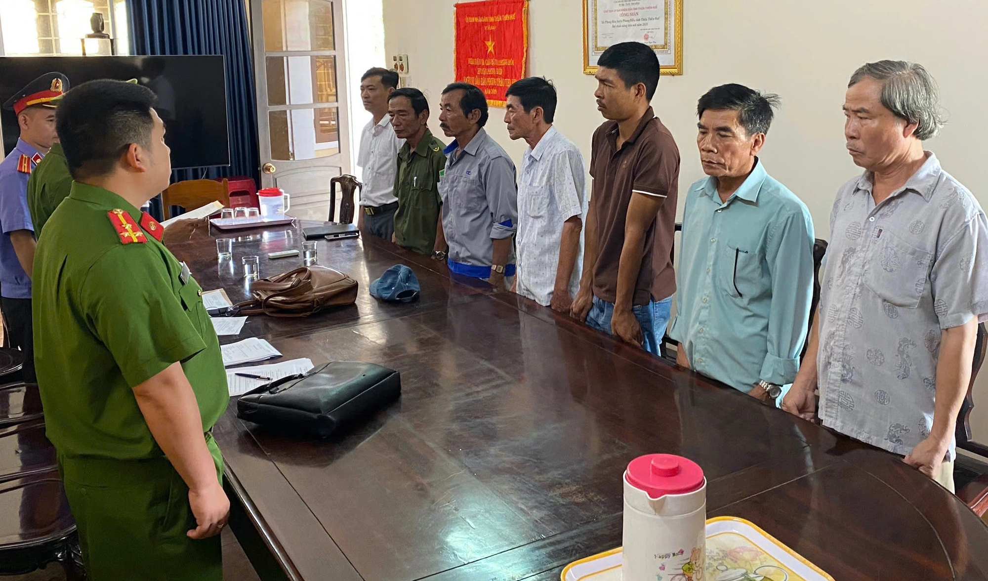 Công an TP.Huế khởi tố 5 bị can trong vụ đánh bạc xóc đĩa - Ảnh 1.