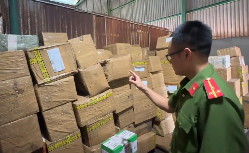 Khởi tố 2 bị can buôn lậu thuốc làm chín, bảo quản sầu riêng - Ảnh 2.