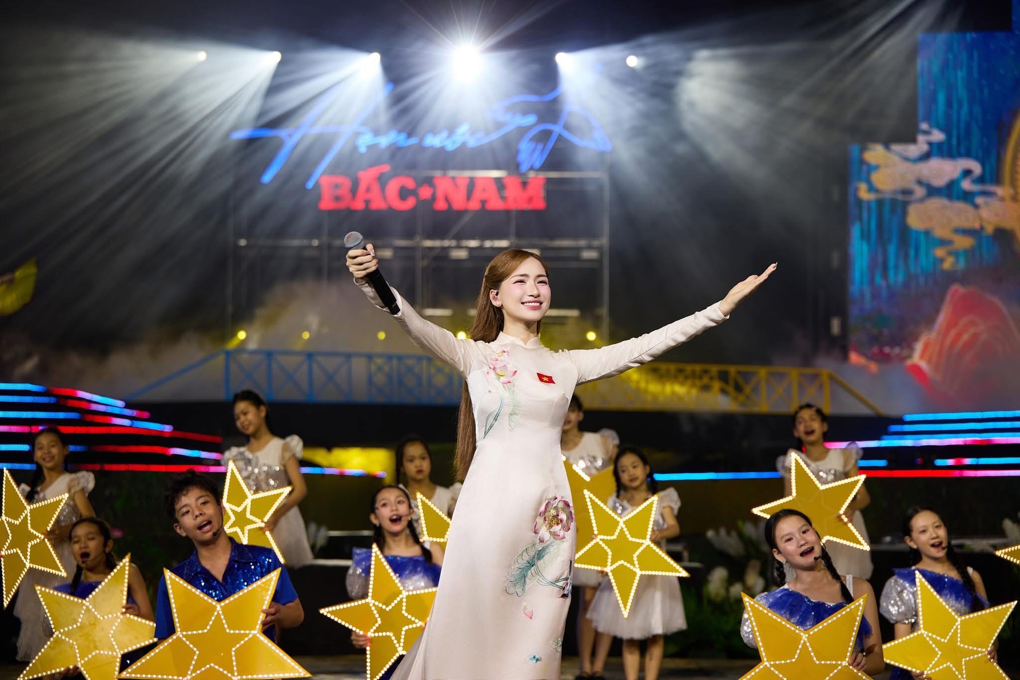 Hòa Minzy sau cơn sốt ‘Bắc Bling’ - Ảnh 1.